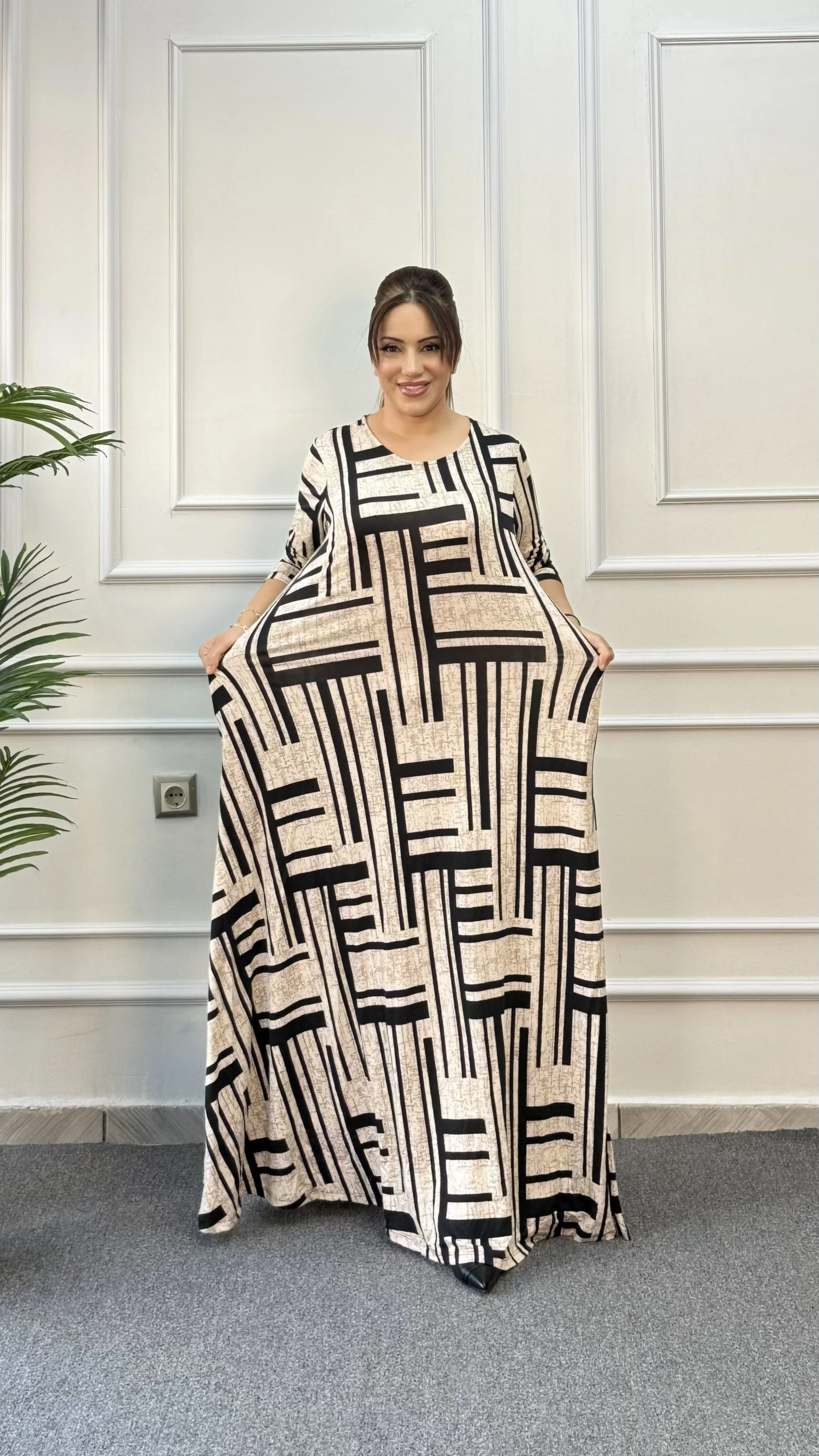 TAŞ RENGİ SİYAH DESENLİ BİSİKLET YAKA PENYE UZUN ELBİSE 