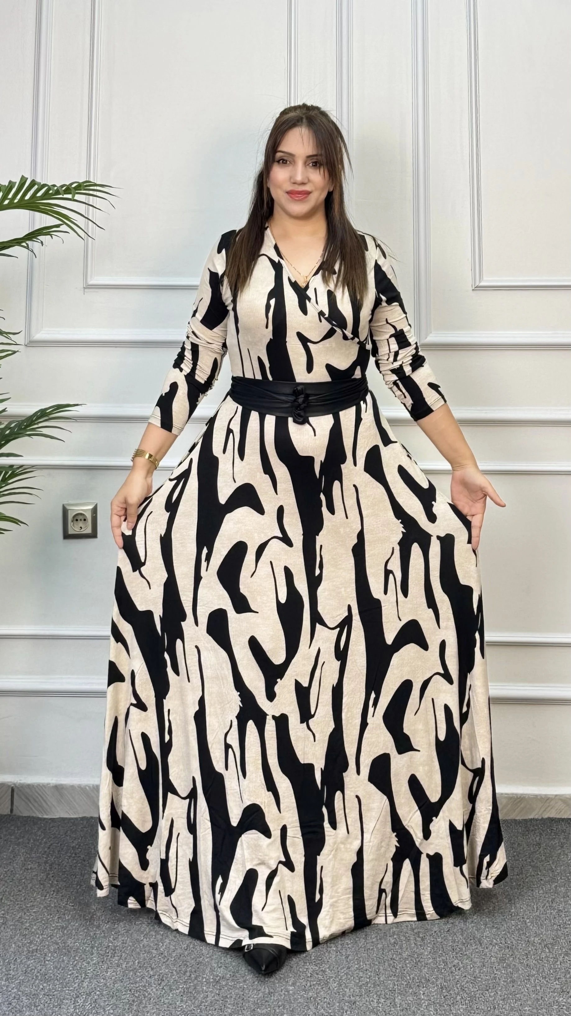 KRUVAZDE YAKA  SİYAH DESENLİ PENYE UZUN ELBİSE 