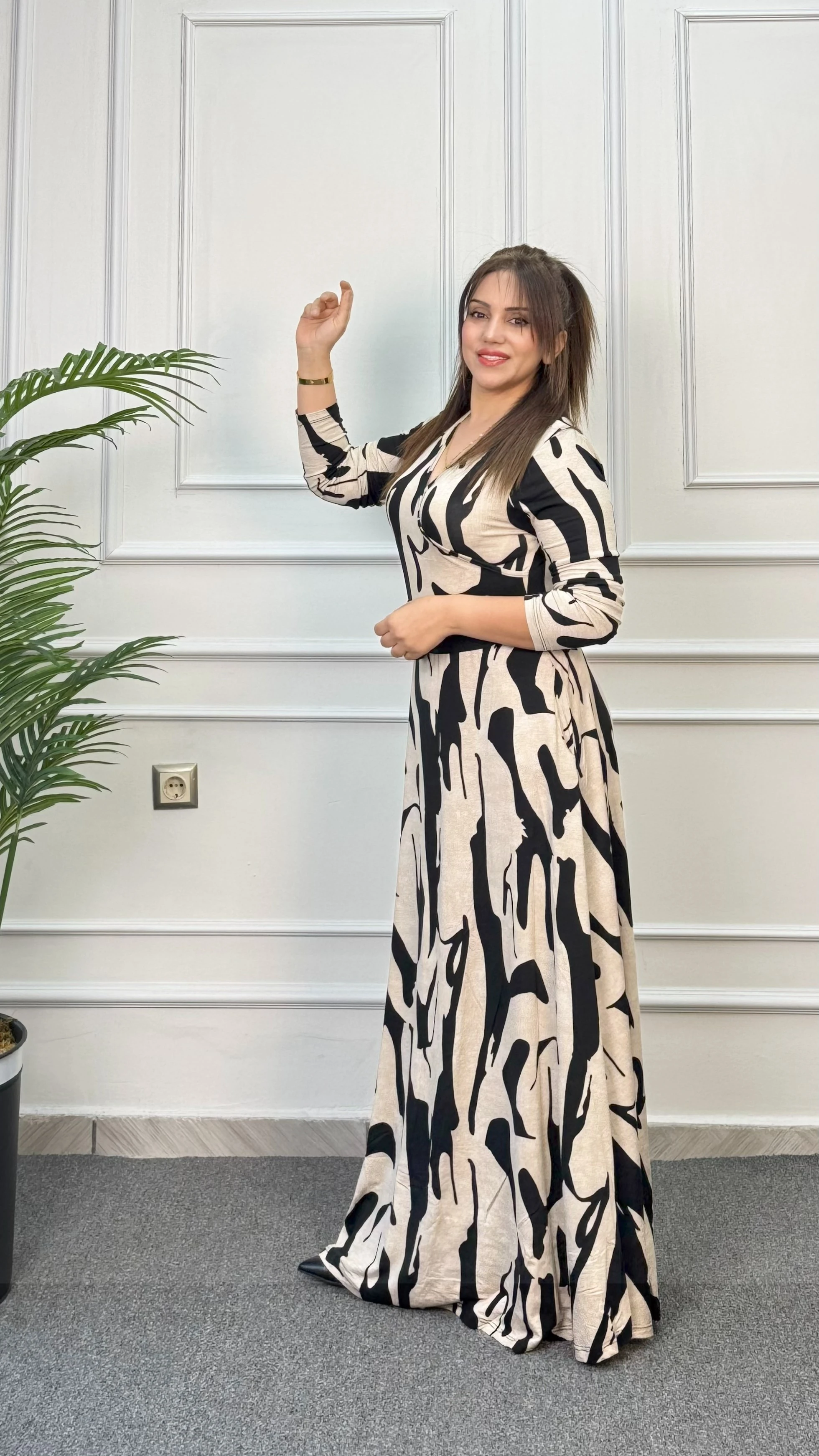 KRUVAZDE YAKA  SİYAH DESENLİ PENYE UZUN ELBİSE 