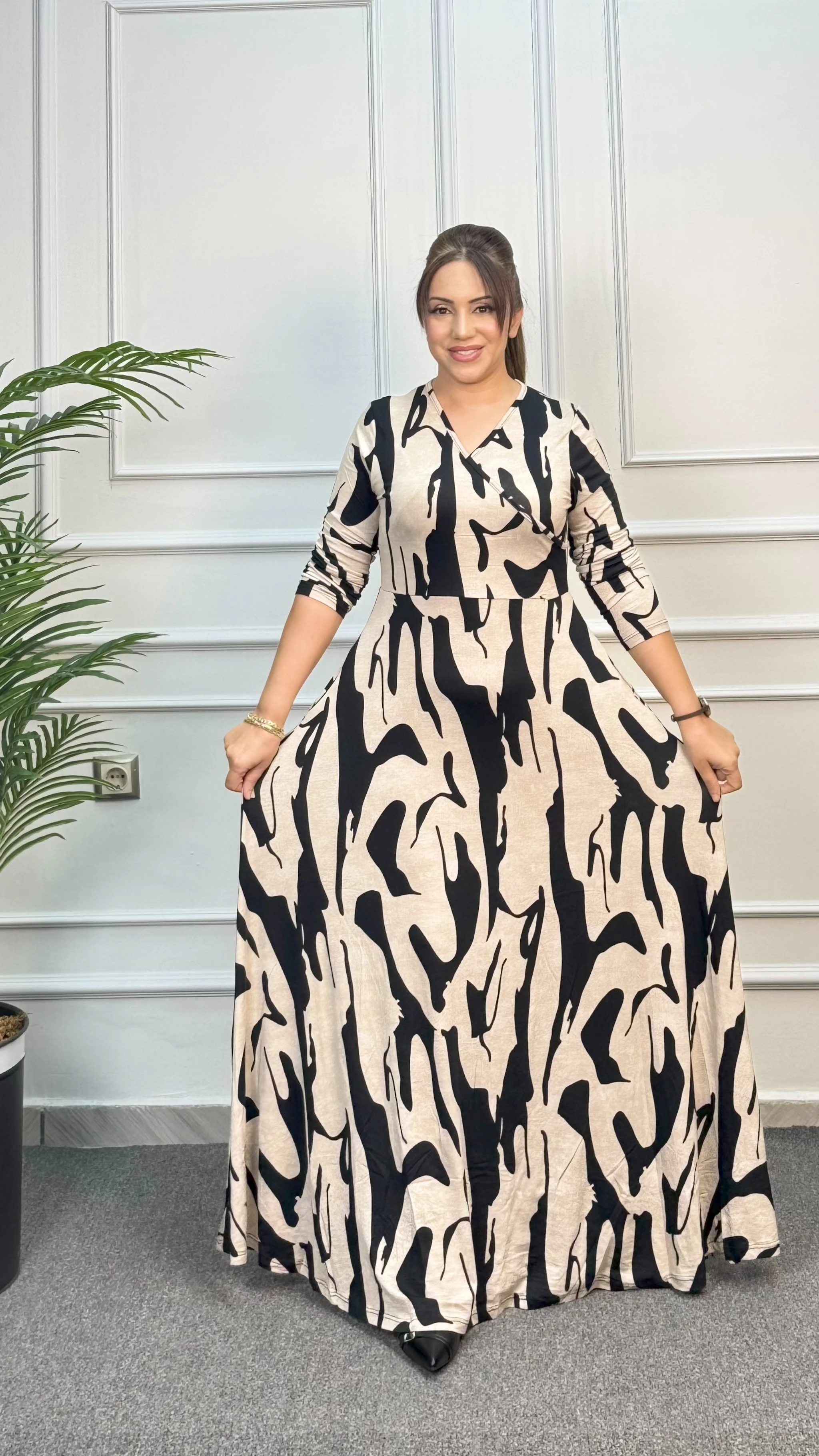 KRUVAZDE YAKA  SİYAH DESENLİ PENYE UZUN ELBİSE 