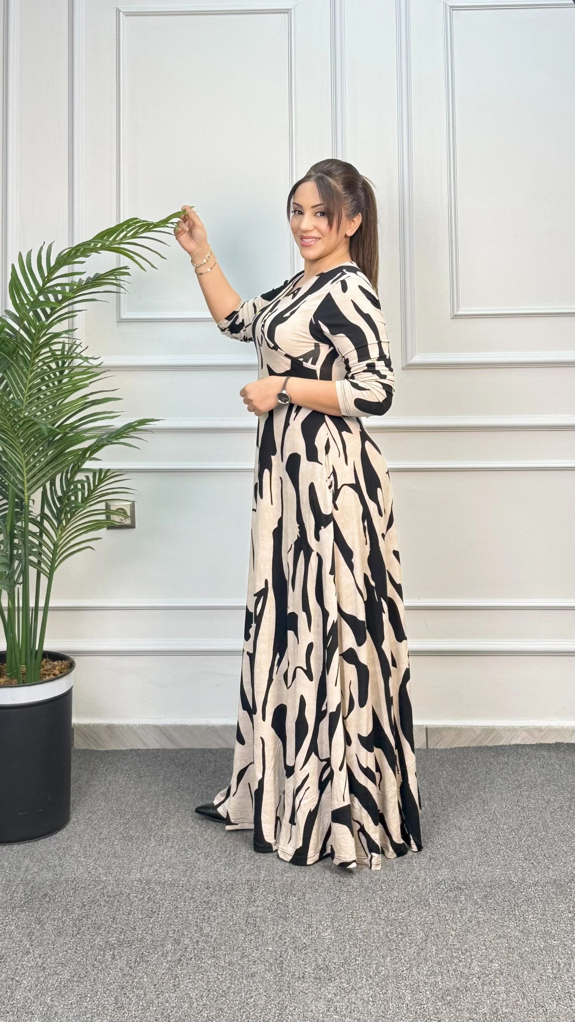 KRUVAZDE YAKA  SİYAH DESENLİ PENYE UZUN ELBİSE 