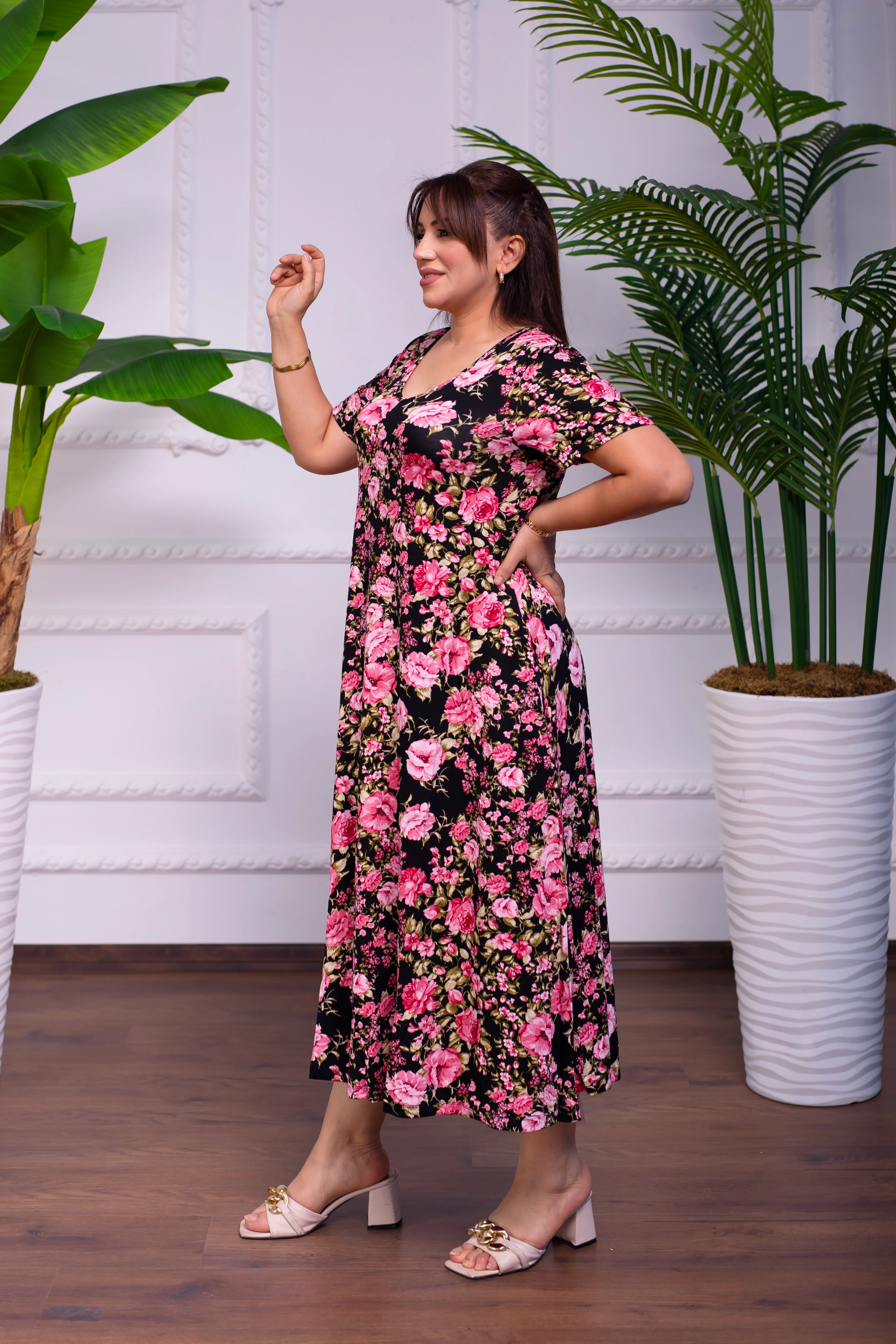 PEMBE ÇİÇEKLİ MİDİ ELBİSE 