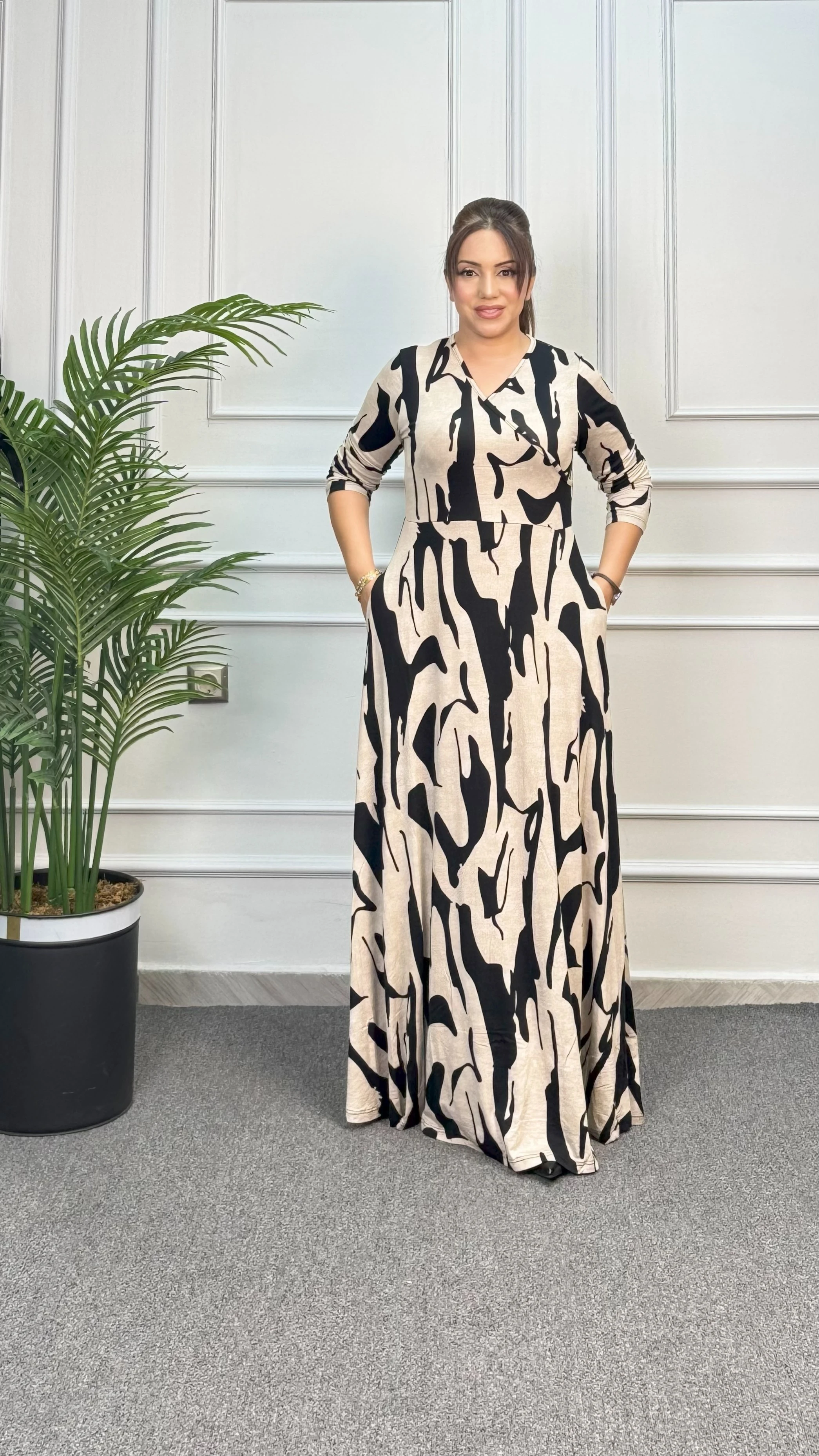 KRUVAZDE YAKA  SİYAH DESENLİ PENYE UZUN ELBİSE 