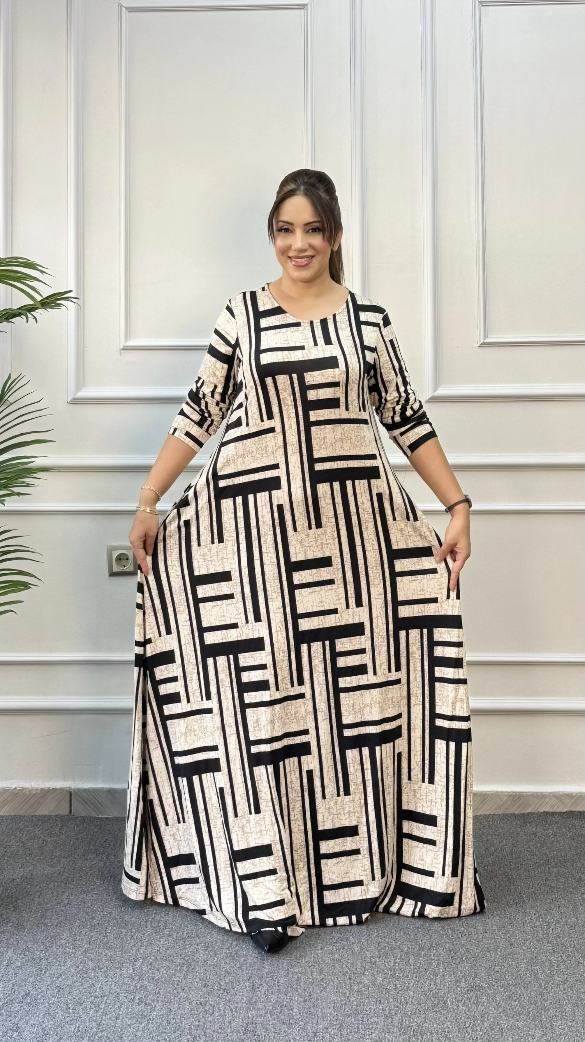 TAŞ RENGİ SİYAH DESENLİ BİSİKLET YAKA PENYE UZUN ELBİSE 