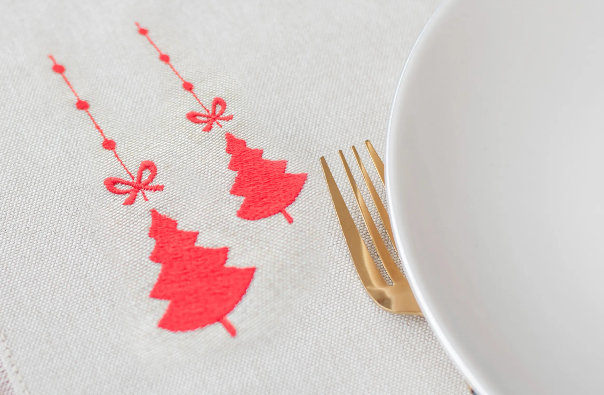 Ceremony Red Amerikan Servis  - Red Tree