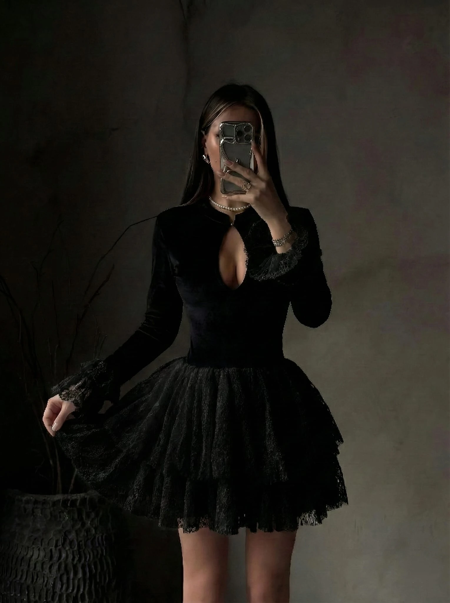 Kadife kumaş badsuit dantel fırfır detaylı mini elbise