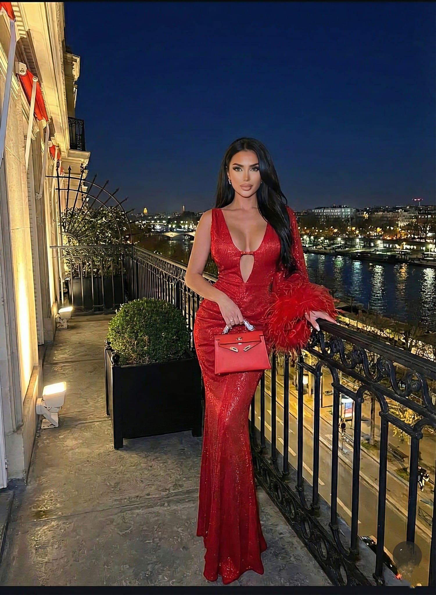 Buzy Kumaş Tüy Detay Tek Omuz Maxi Boy Elbise - Kırmızı