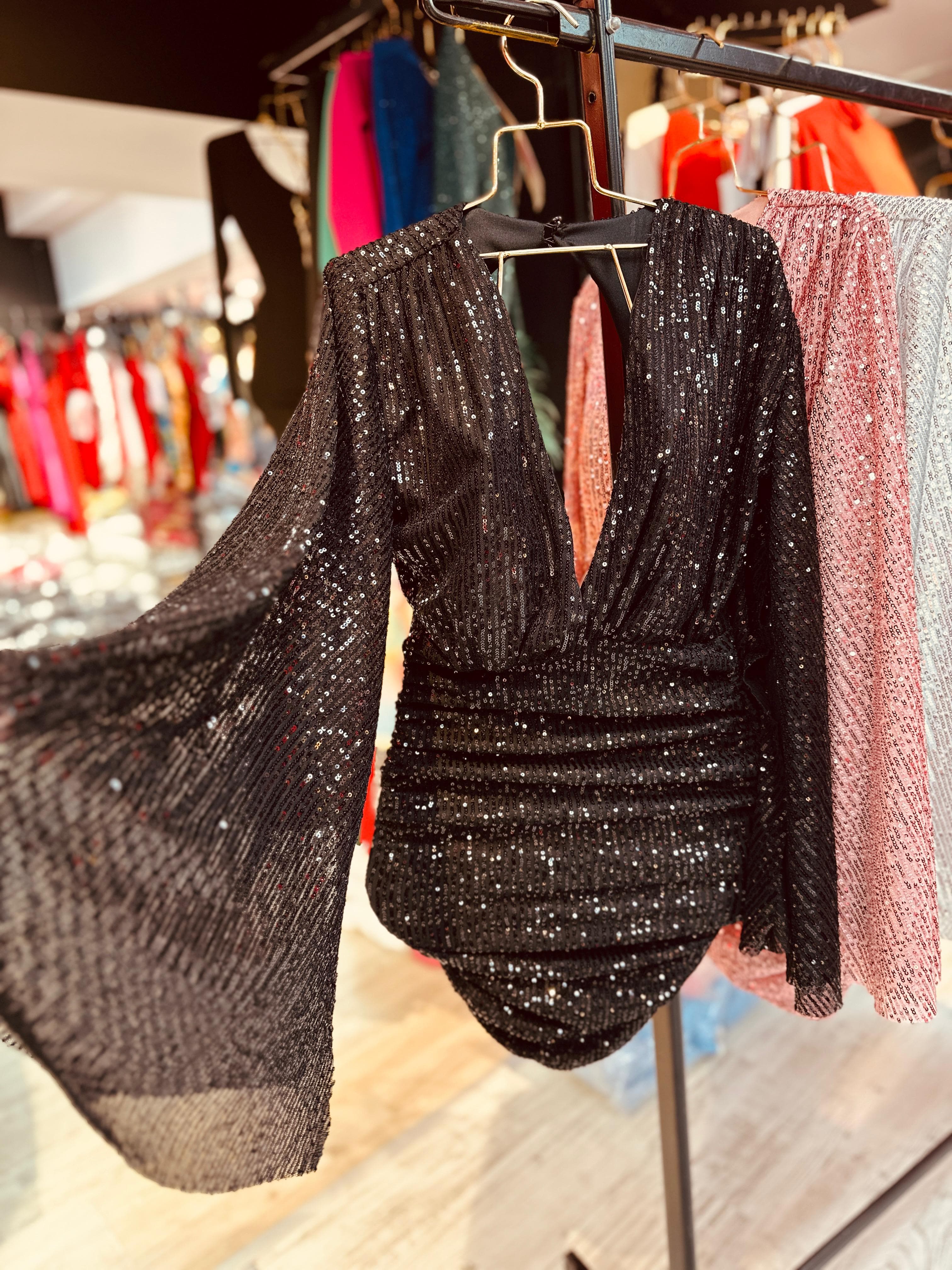 Payet yarasa kol mini büzgülü astarlı fermuarlı elbise - Siyah