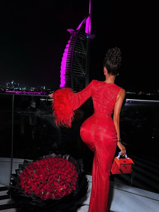 Buzy Kumaş Tüy Detay Tek Omuz Maxi Boy Elbise