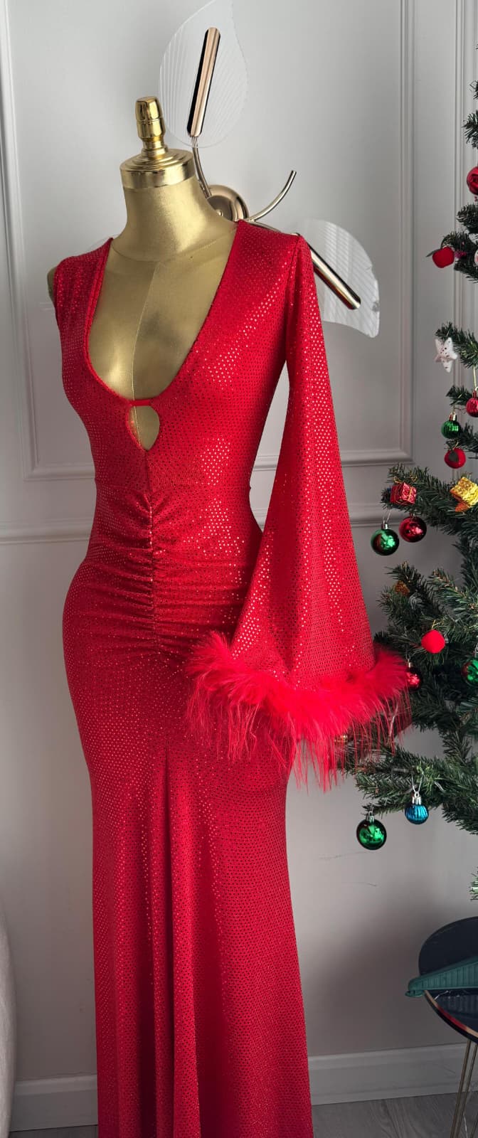 Buzy Kumaş Tüy Detay Tek Omuz Maxi Boy Elbise