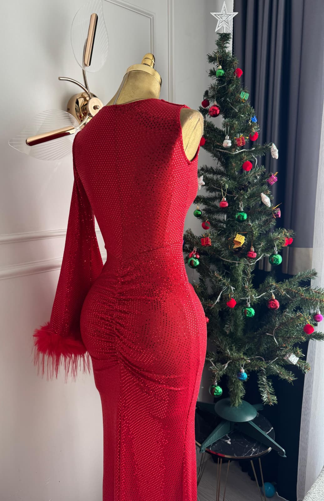 Buzy Kumaş Tüy Detay Tek Omuz Maxi Boy Elbise