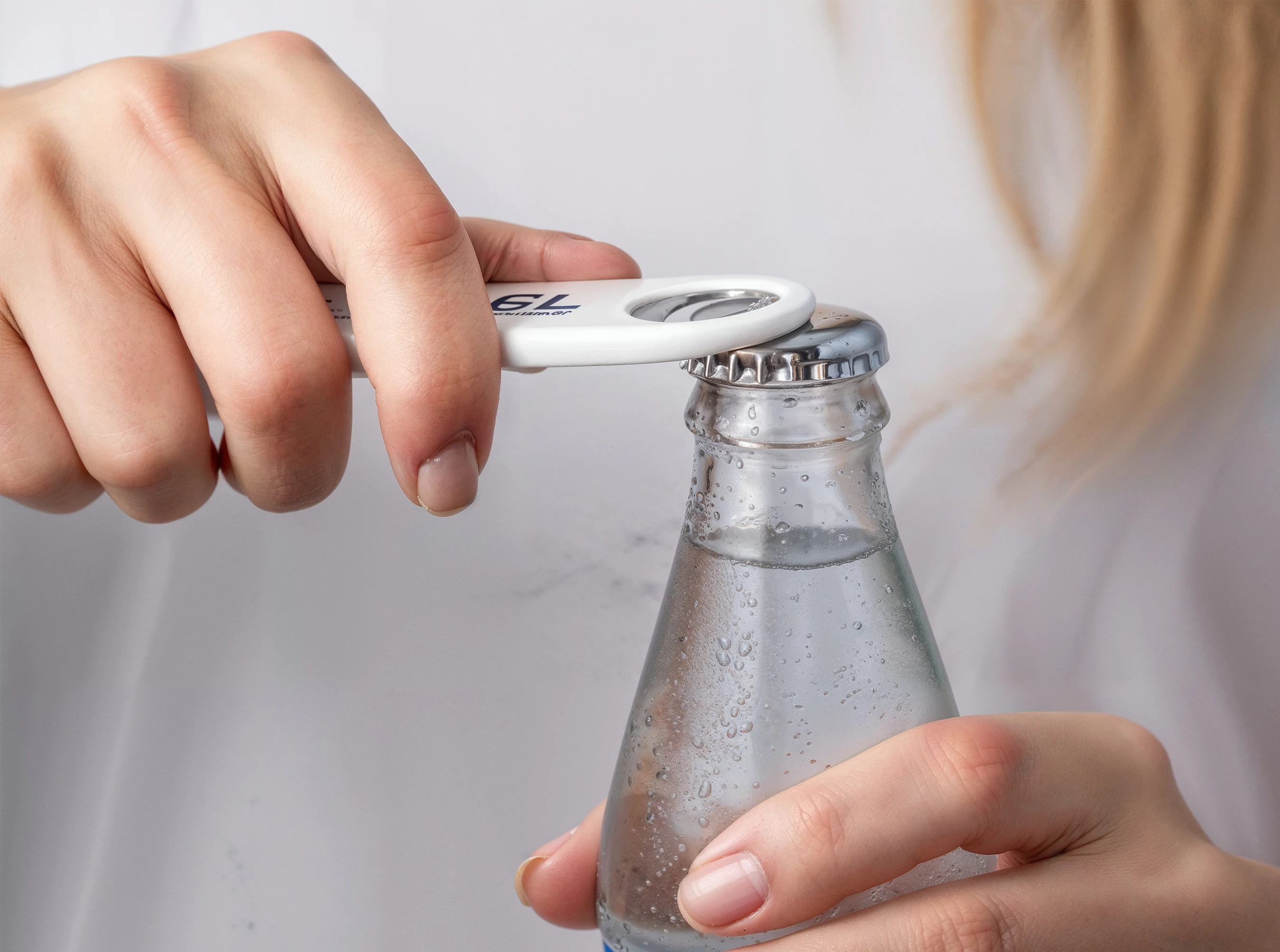 MAGNETLİ KAPAK AÇACAK