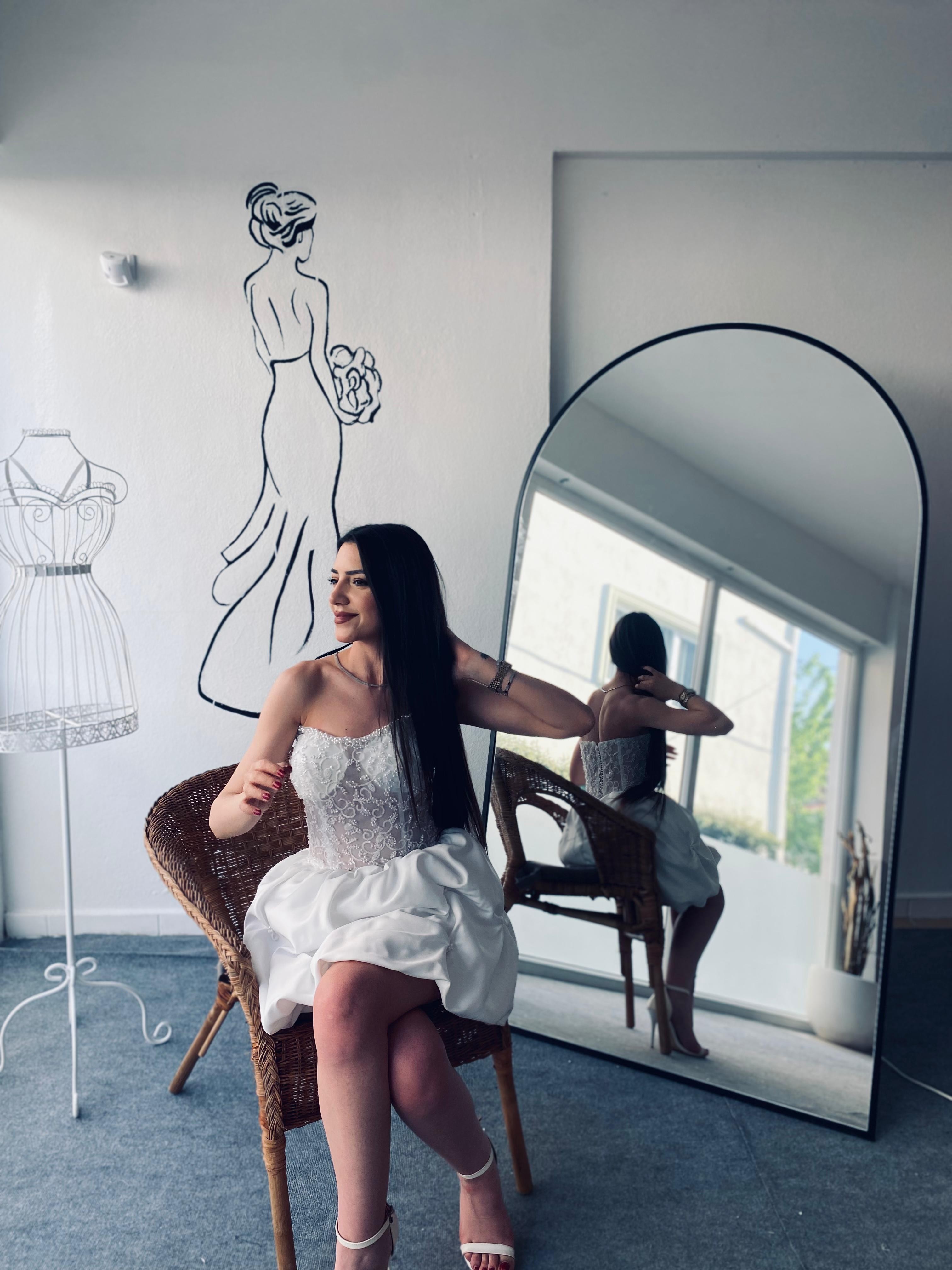 Lina – İnci İşlemeli Dantel Üstlü Mini After Party Elbisesi