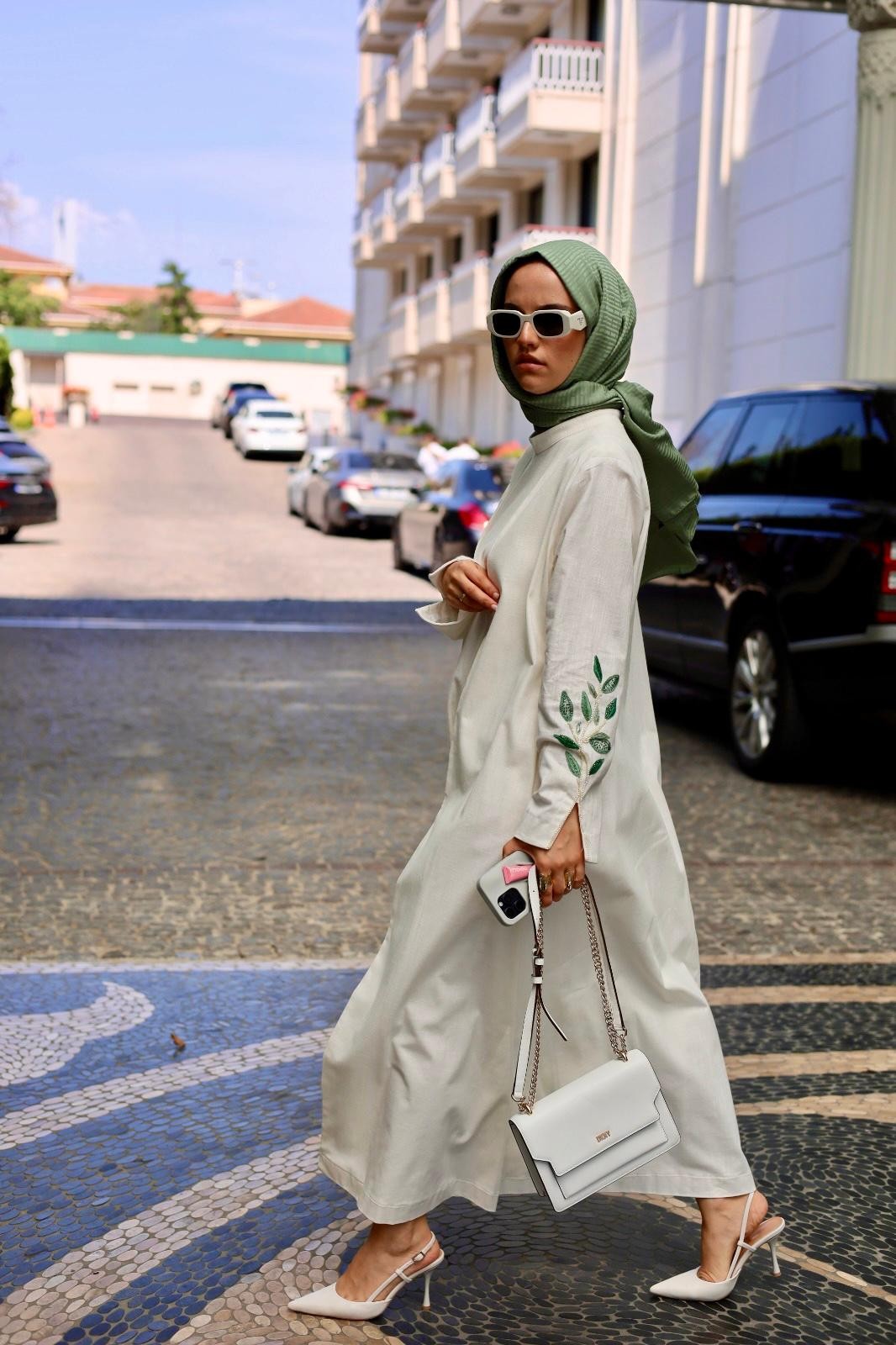 Flora Abaya