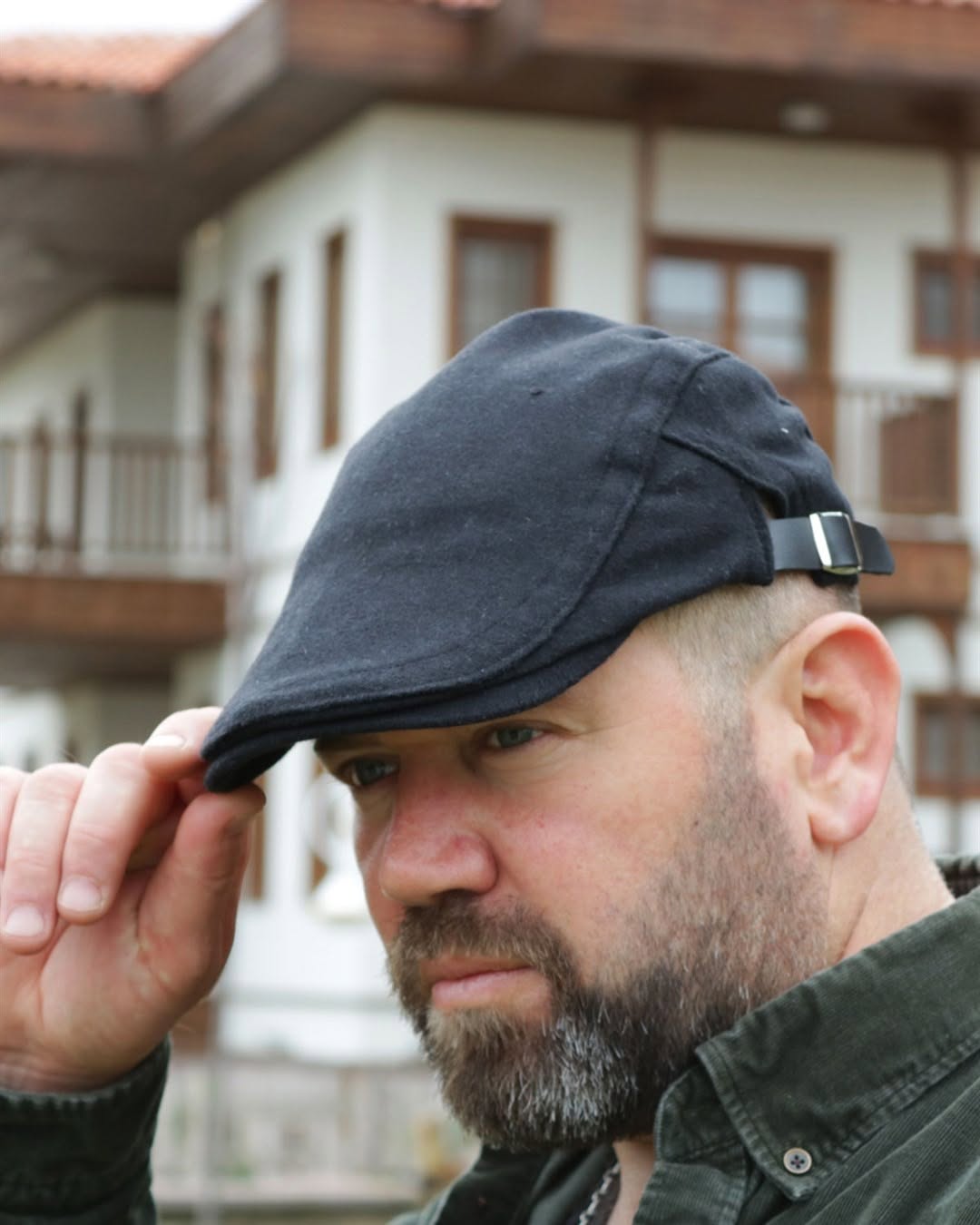 Kışlık Siyah Kaşe Tokalı Erkek Kasket