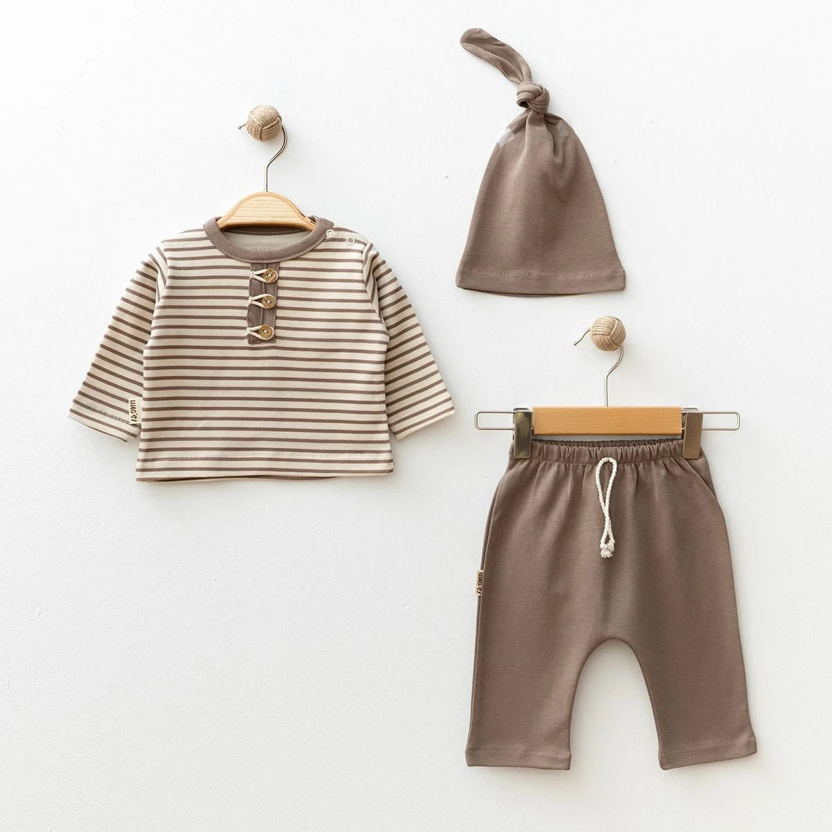 HUGS ERKEK 3-6-9-12 AY DÜĞMELİ ÇİZGİLİ 3LÜ TAKIM