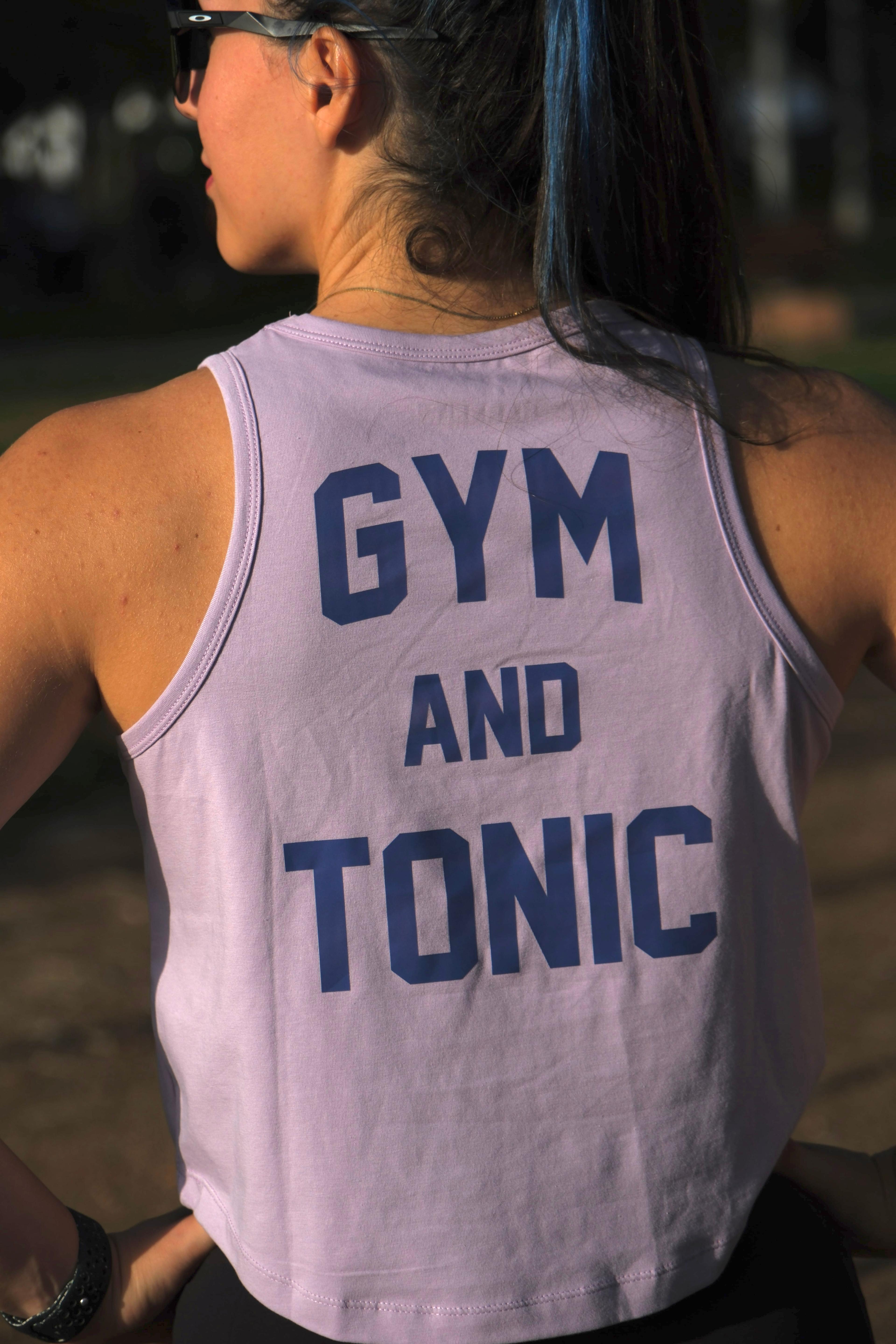 LİLA "GYM AND TONIC" CROPPED TANK