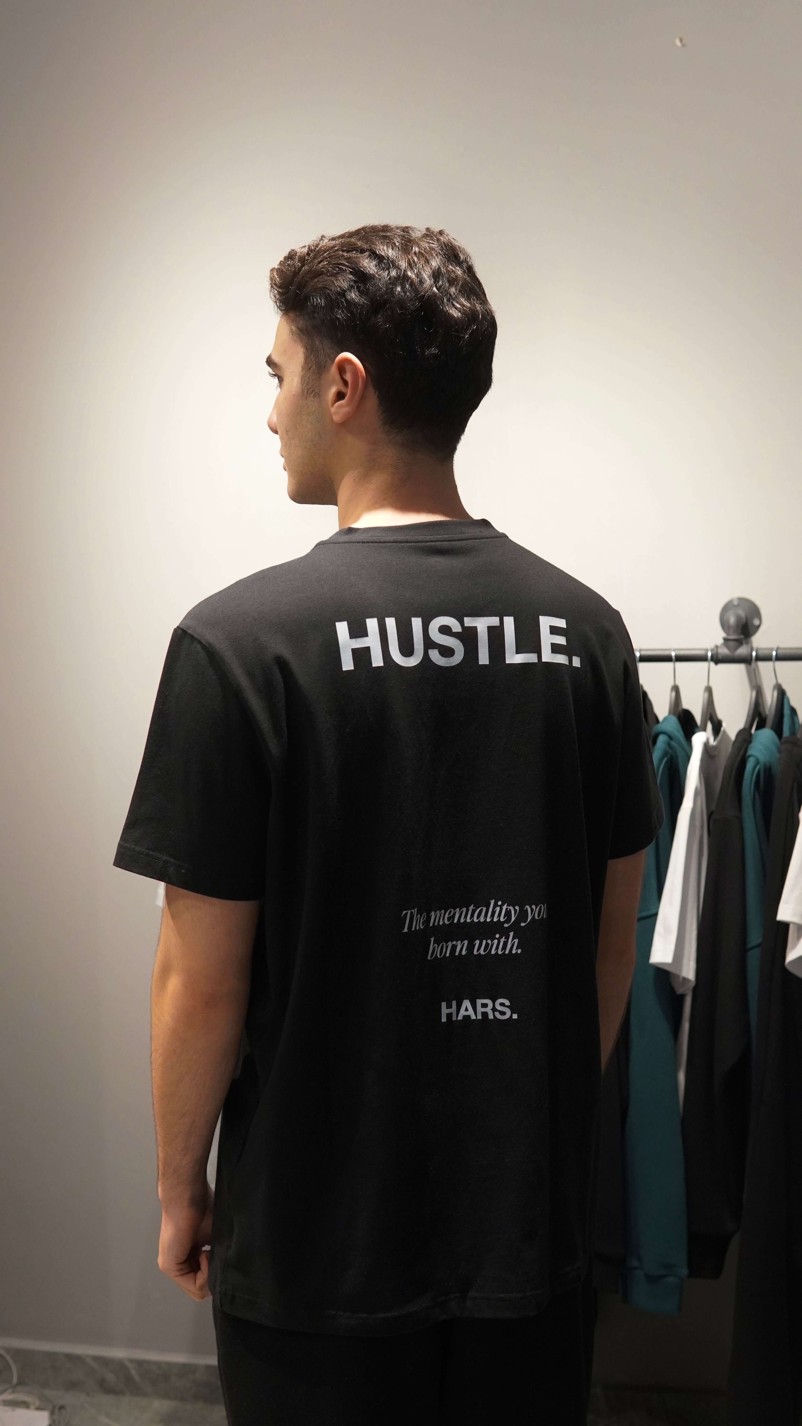 "HUSTLE" T-SHIRT