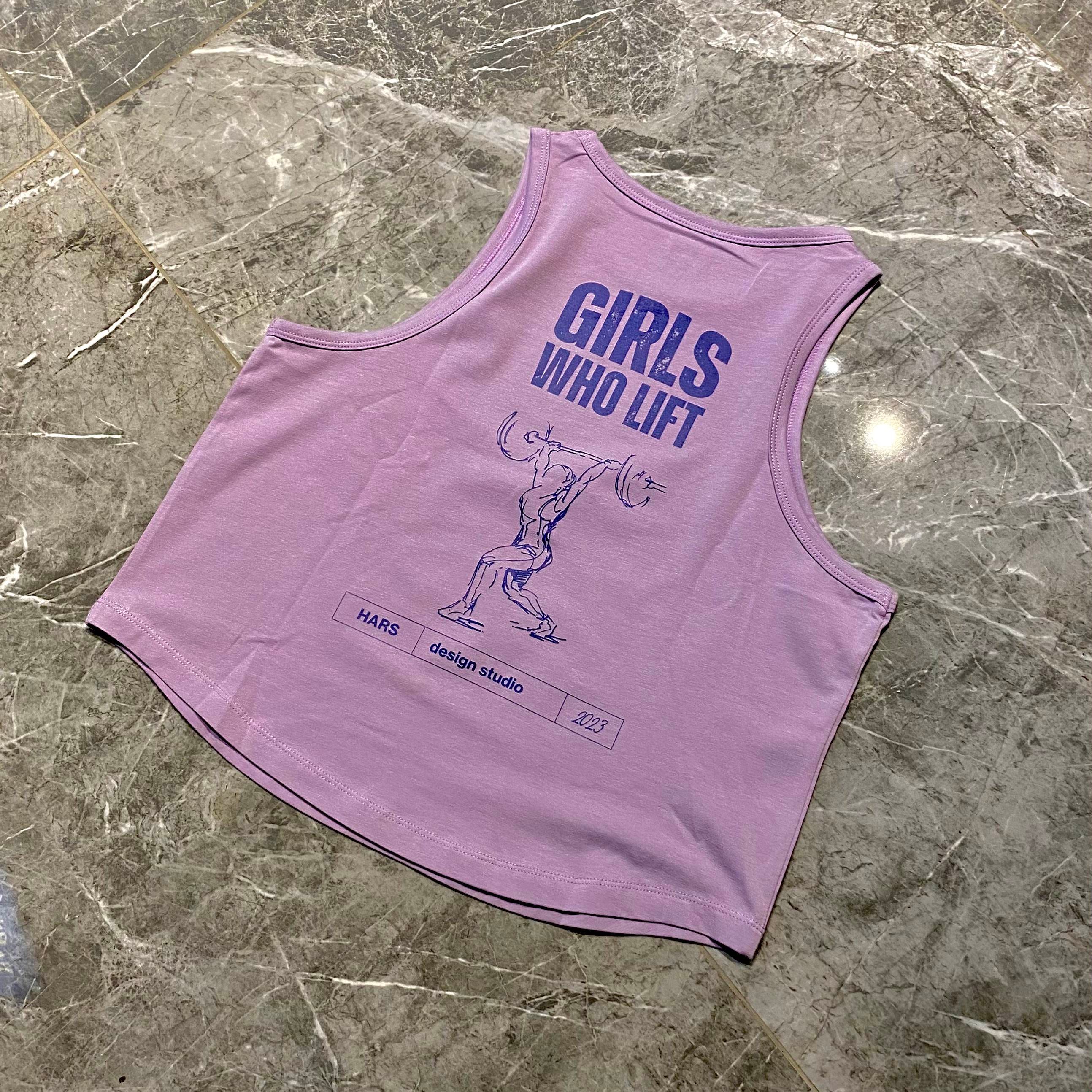 LİLA "GIRLS WHO LIFT" CROPPED TANK 