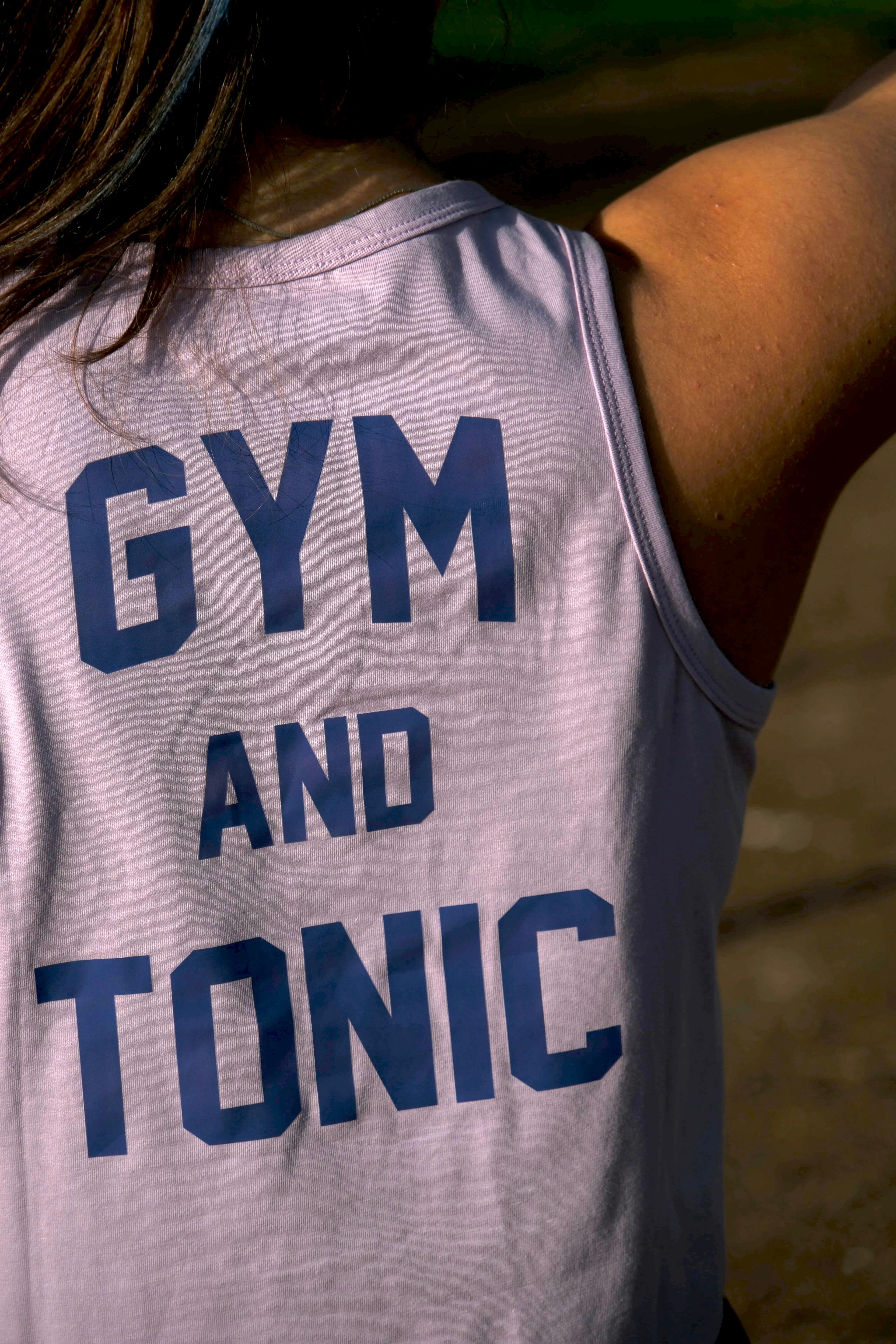 LİLA "GYM AND TONIC" CROPPED TANK