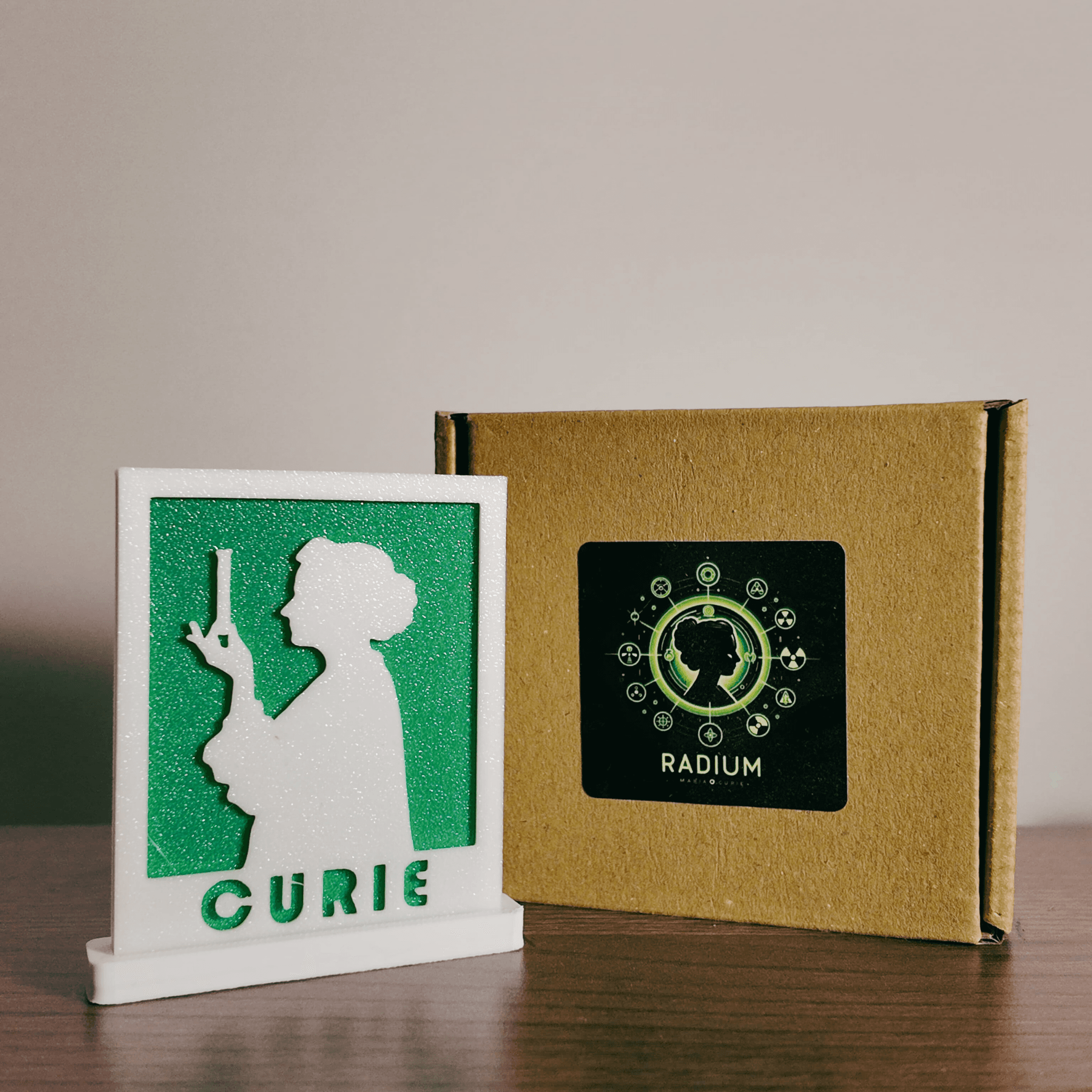 Curie - Masaüstü Çerçeve Figür