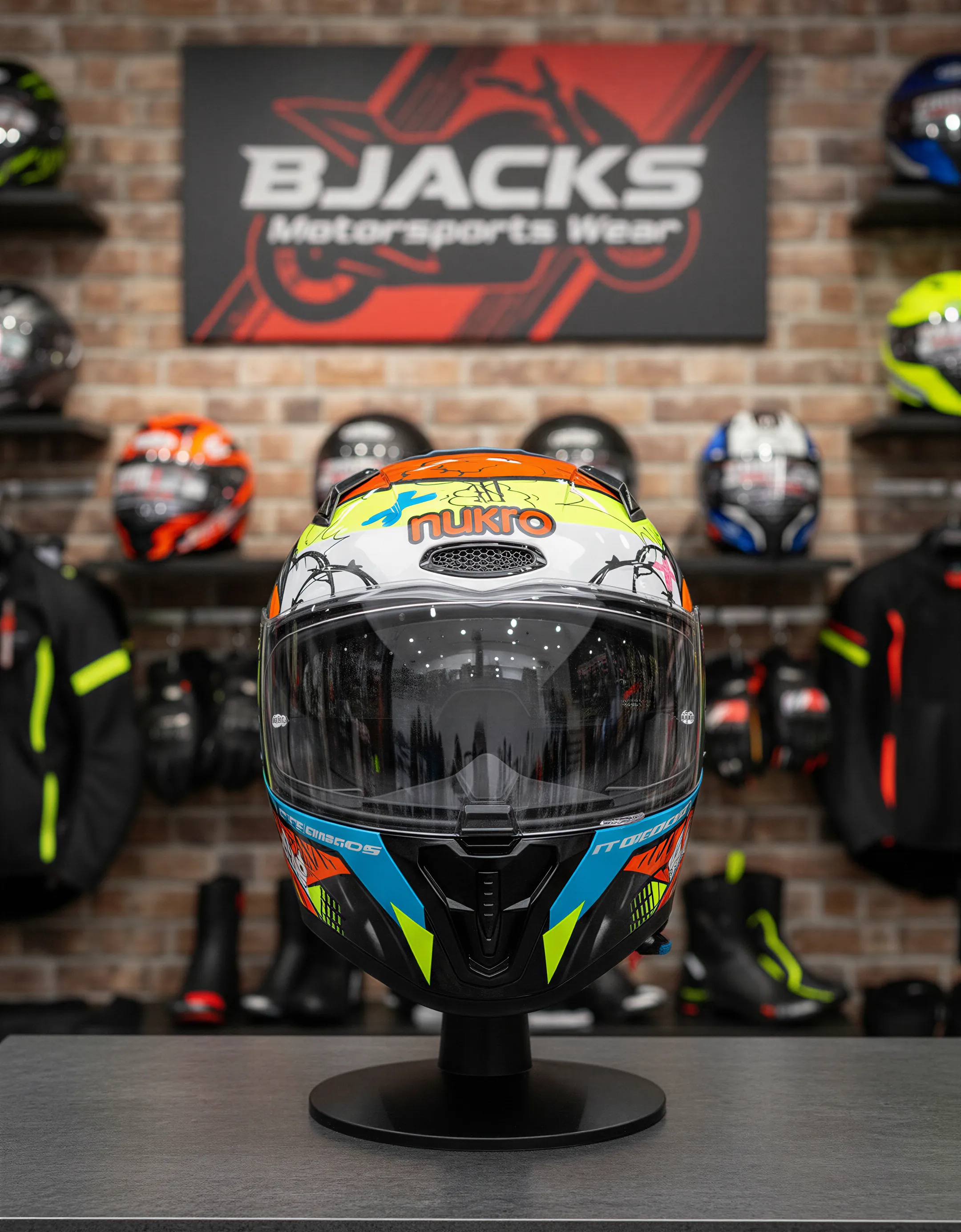 Nukro B-506 Kong Black Red Yellow Kask – ECE 22.06 Sertifikalı, Hafif ve Konforlu