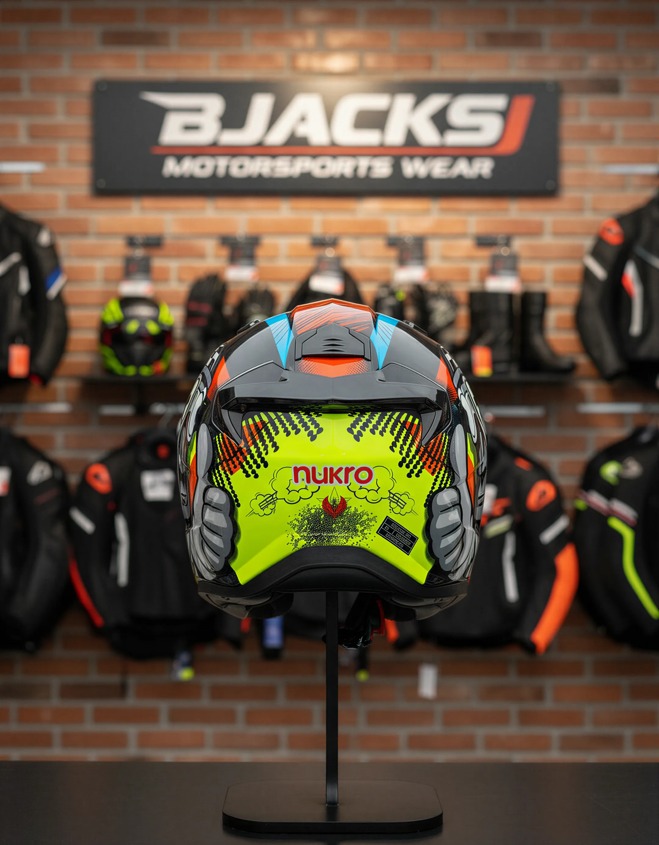 Nukro B-506 Kong Black Red Yellow Kask – ECE 22.06 Sertifikalı, Hafif ve Konforlu