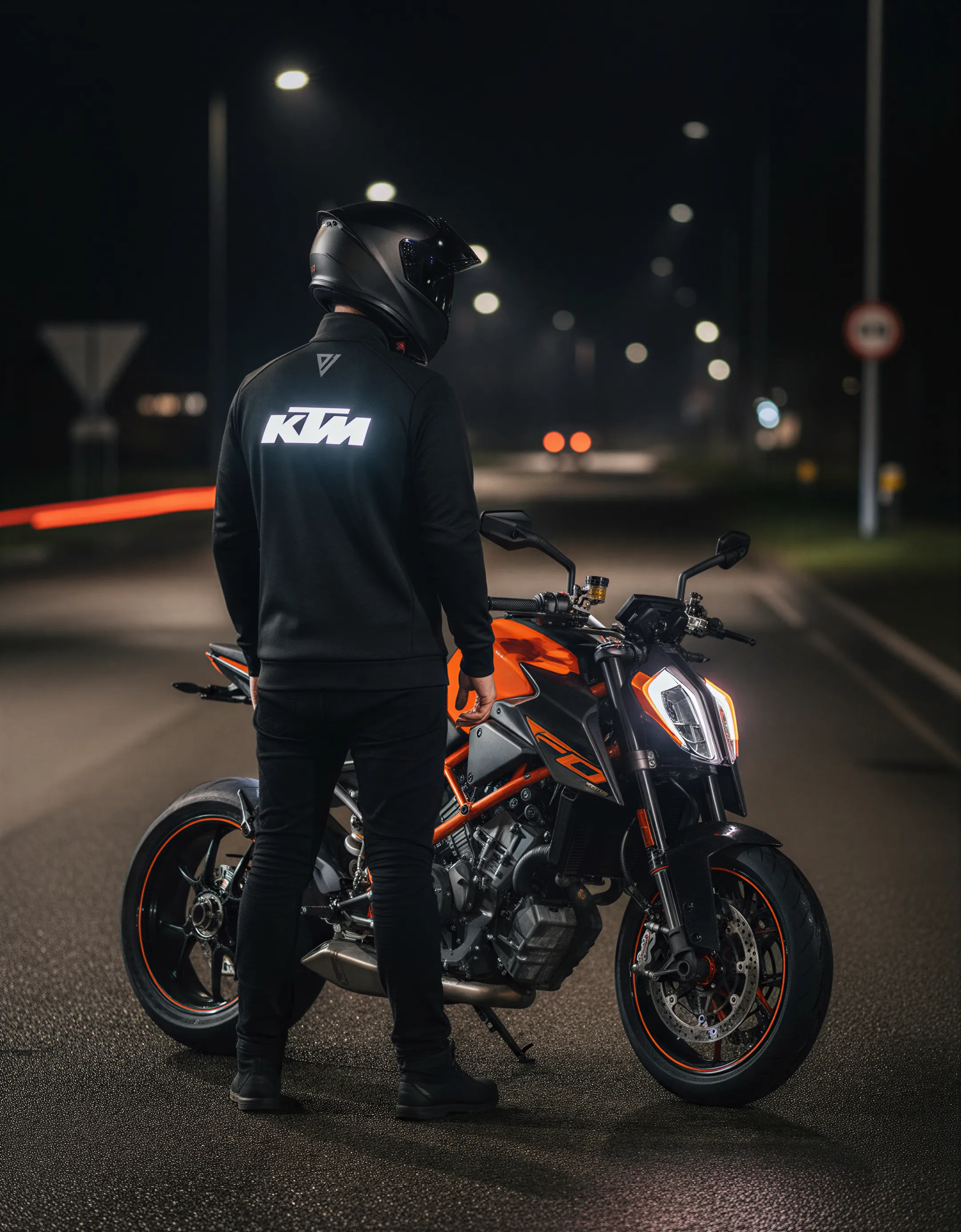 KTM Urban Reflective Polar Ceket – Şehrin Işığında, KTM Ruhu Üzerinde