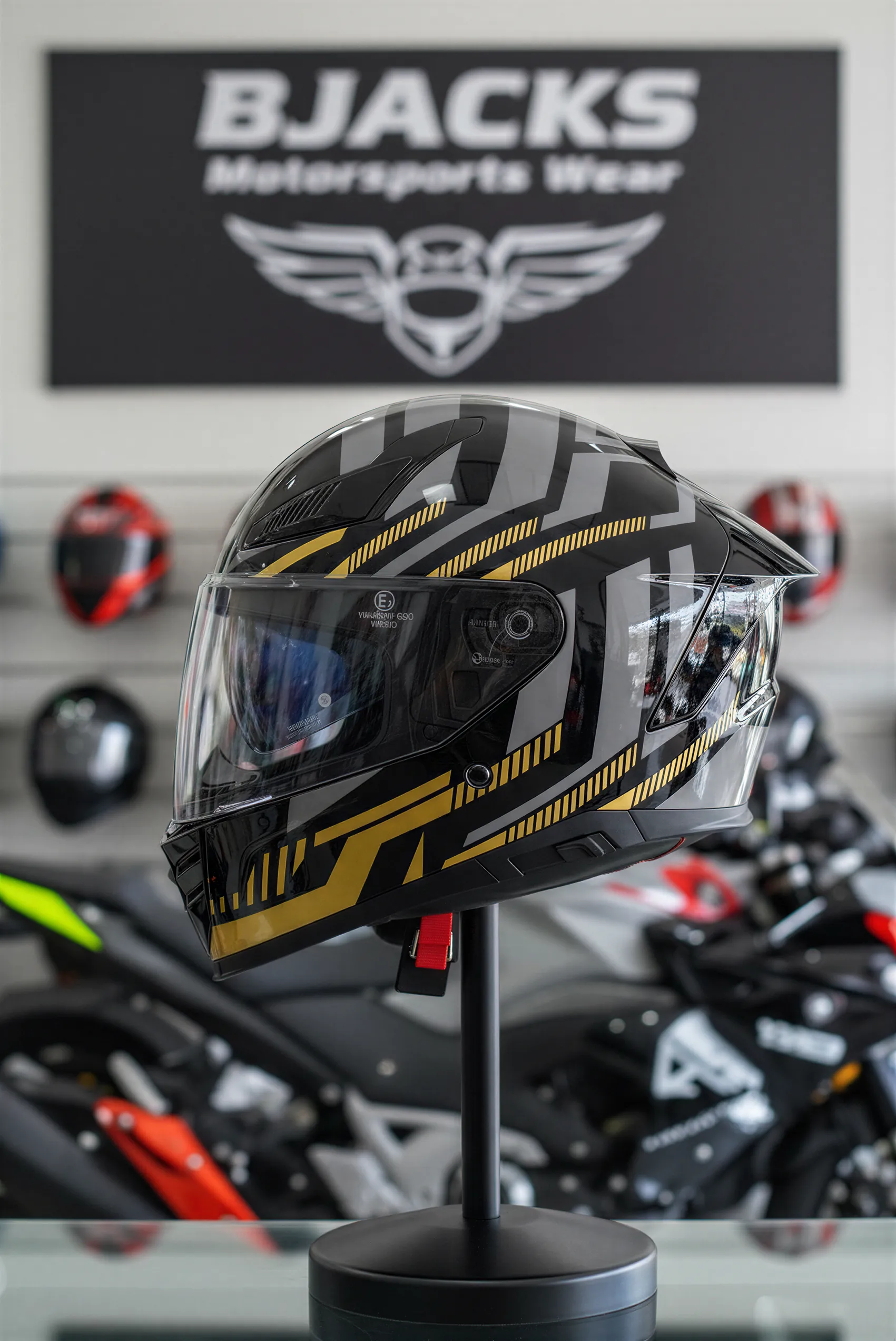 Nukro YM-853 Power Gold Black Kapalı Kaskı | Pinlock 30 Dahil | Güçlü, Konforlu ve Şık Tasarım