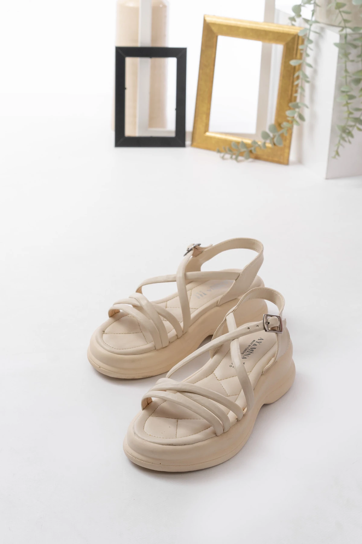 Kadın Alissa Bej Kalın Taban Sandalet