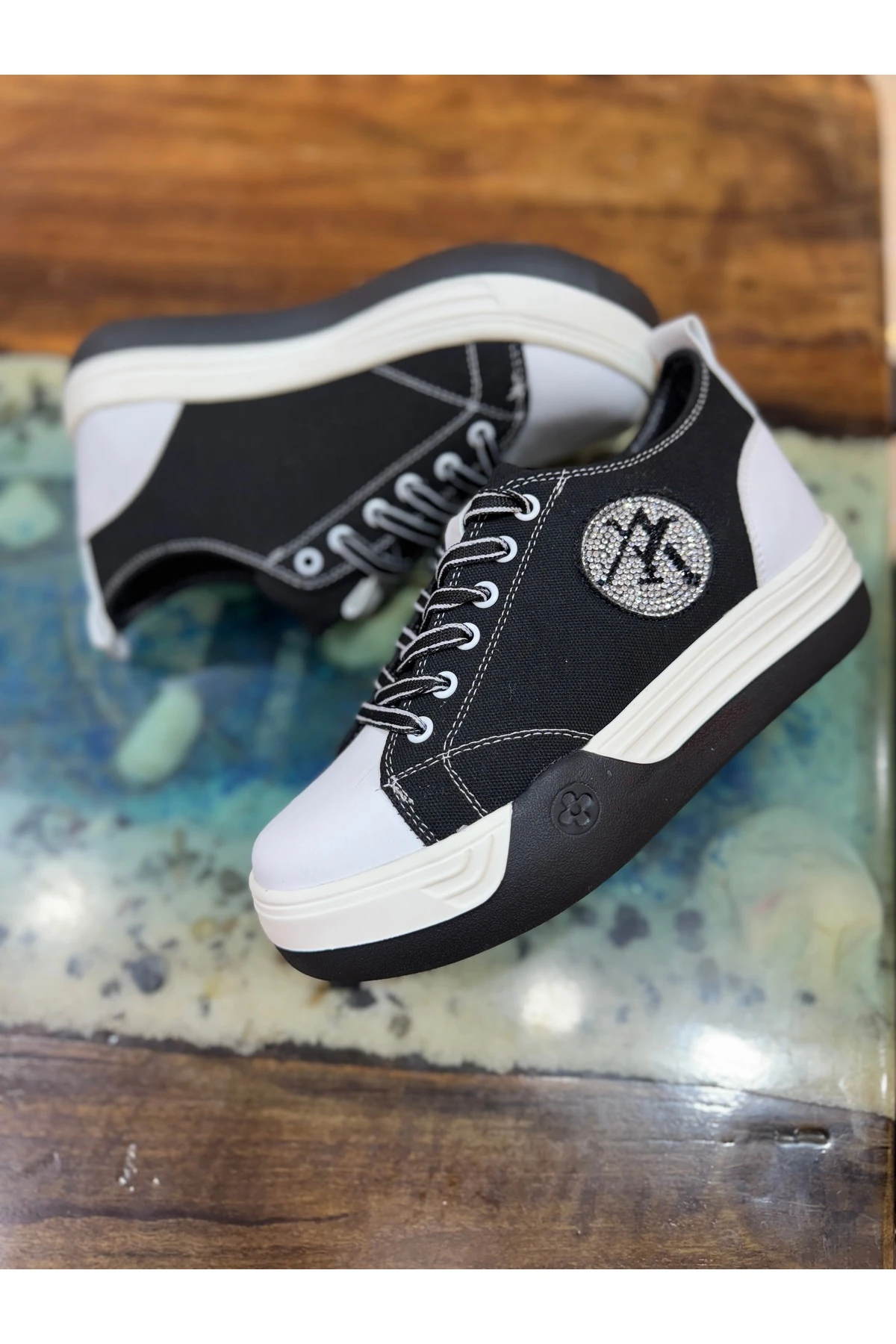 Kadın Taşlı Bağcıklı Şık Sneaker Ayakkabı Rahat Faylon Lüks Taban RM777