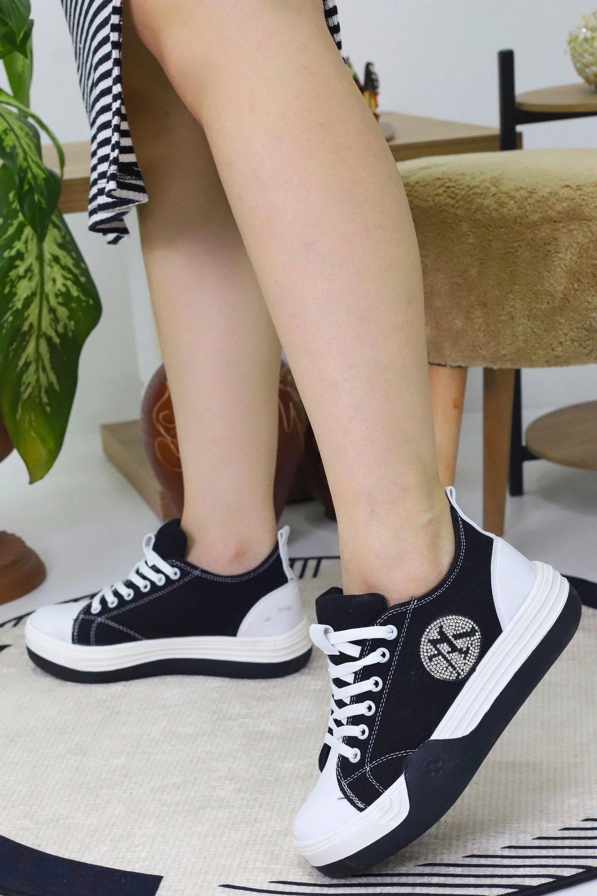 Kadın Taşlı Bağcıklı Şık Sneaker Ayakkabı Rahat TPU Lüks Taban RM777