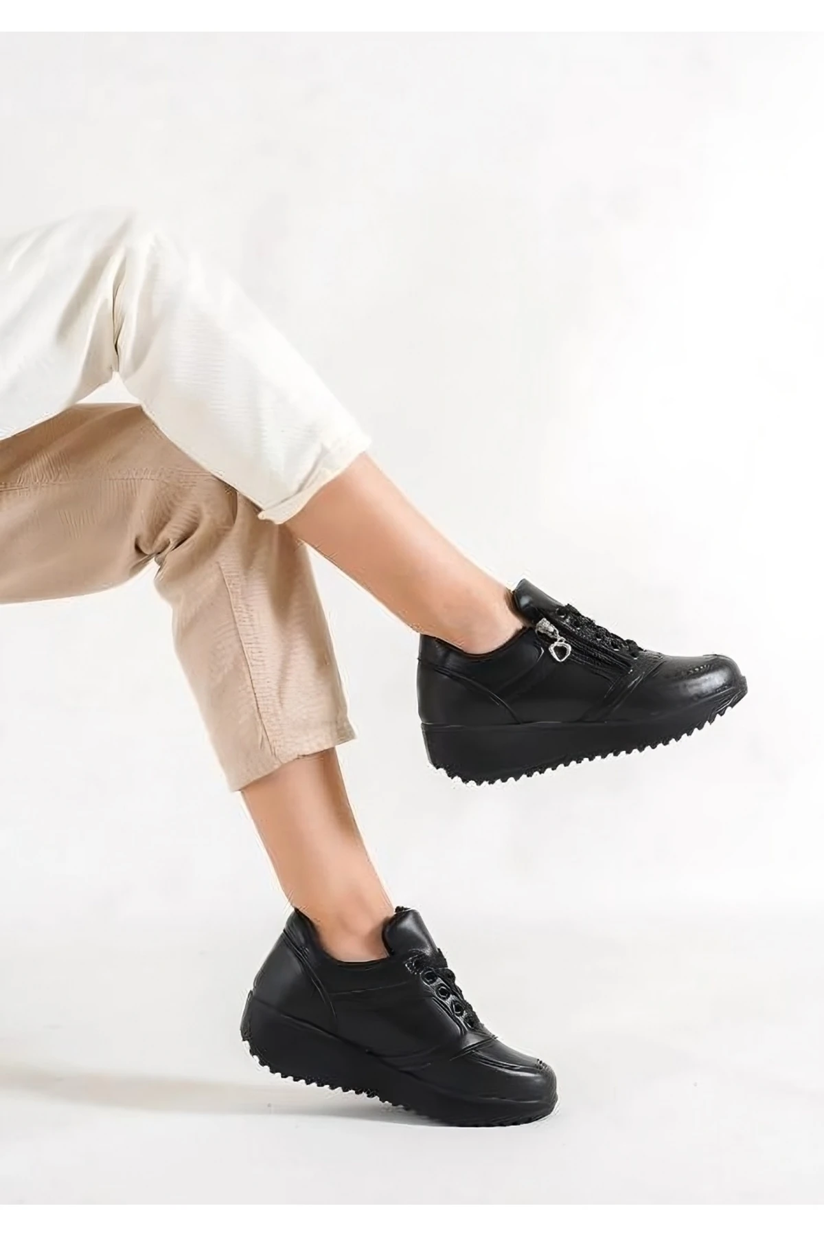 Kadın Siyah Fermuarlı Spor Ayakkabı
