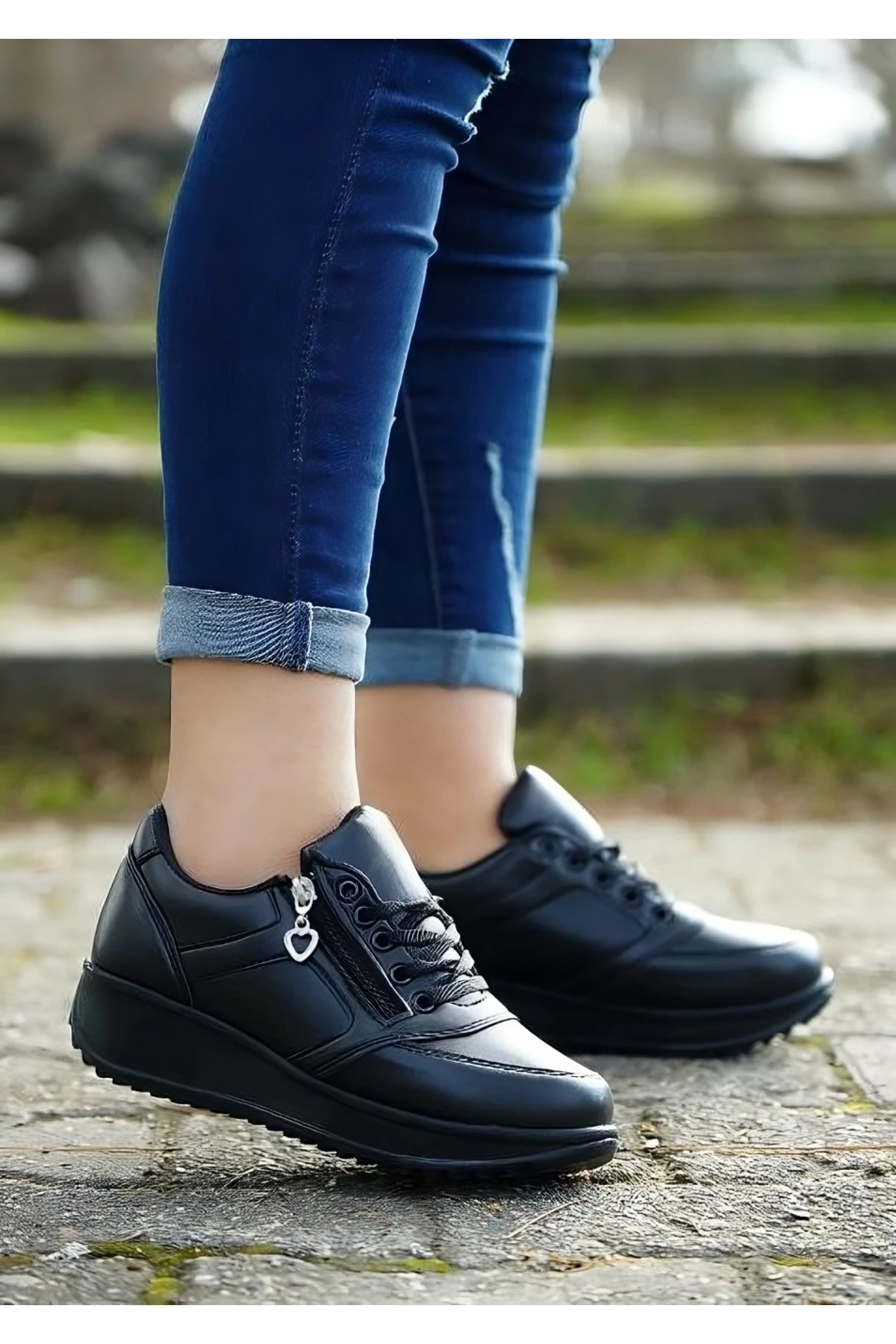 Kadın Siyah Fermuarlı Spor Ayakkabı