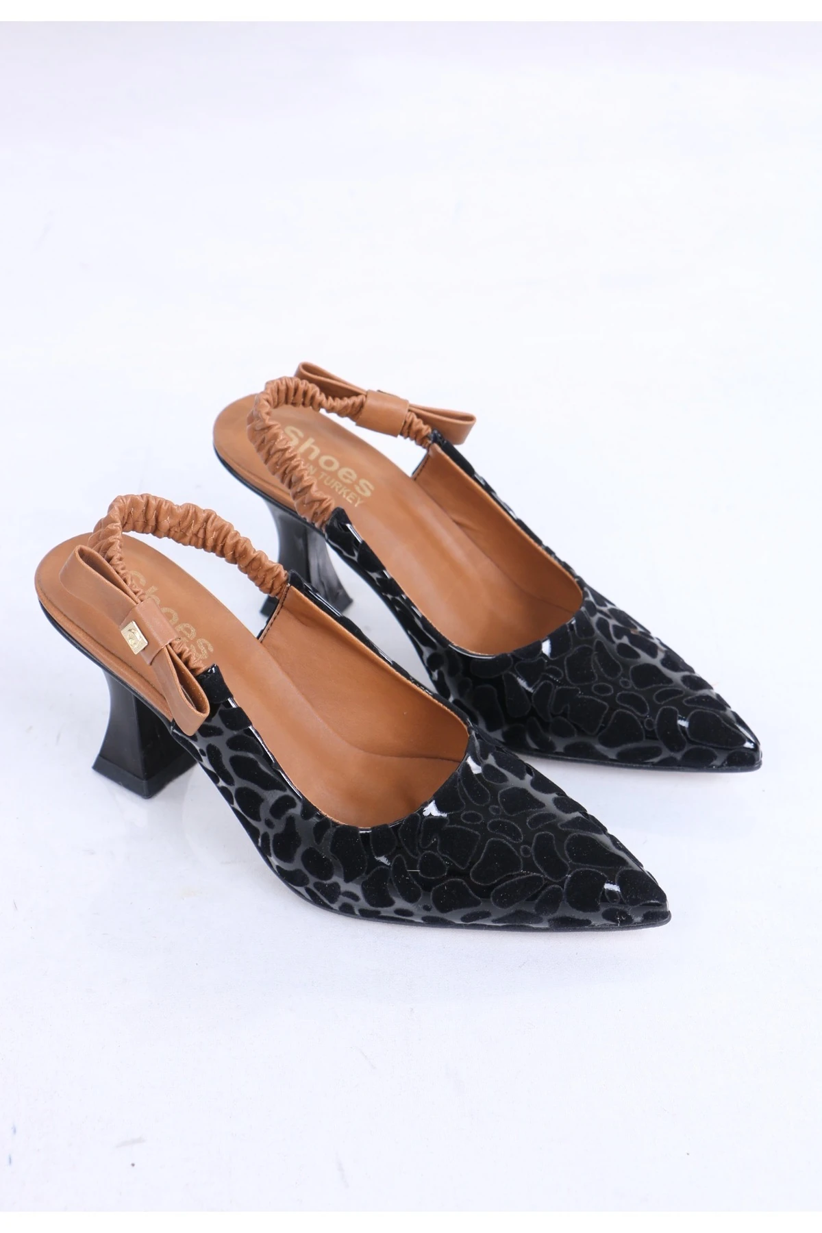 Kadın Leopar Desenli Klasik Topuklu Ayakkabı – Şık ve Zarif Tasarım, Rahat Orta Topuk