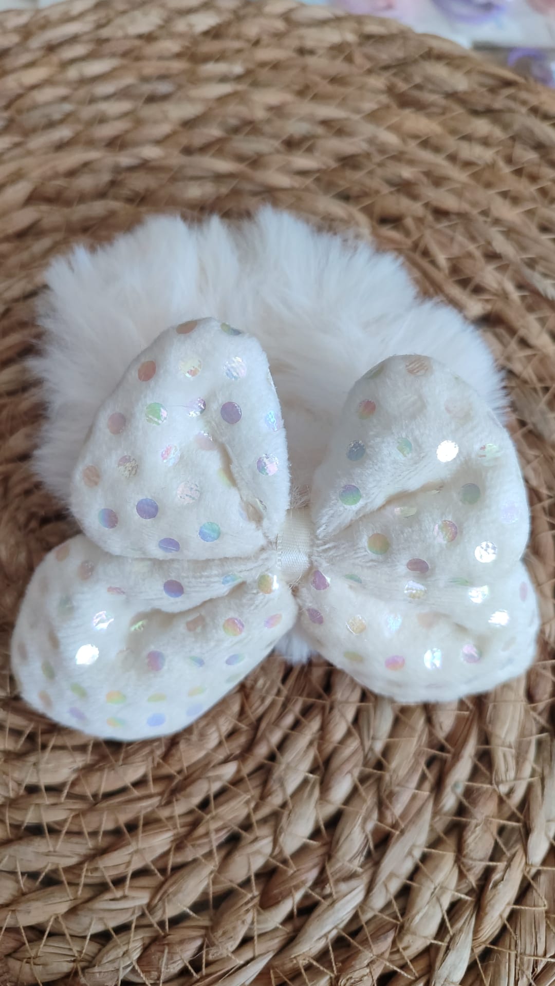 Fiyonklu Lastik Toka - Beyaz