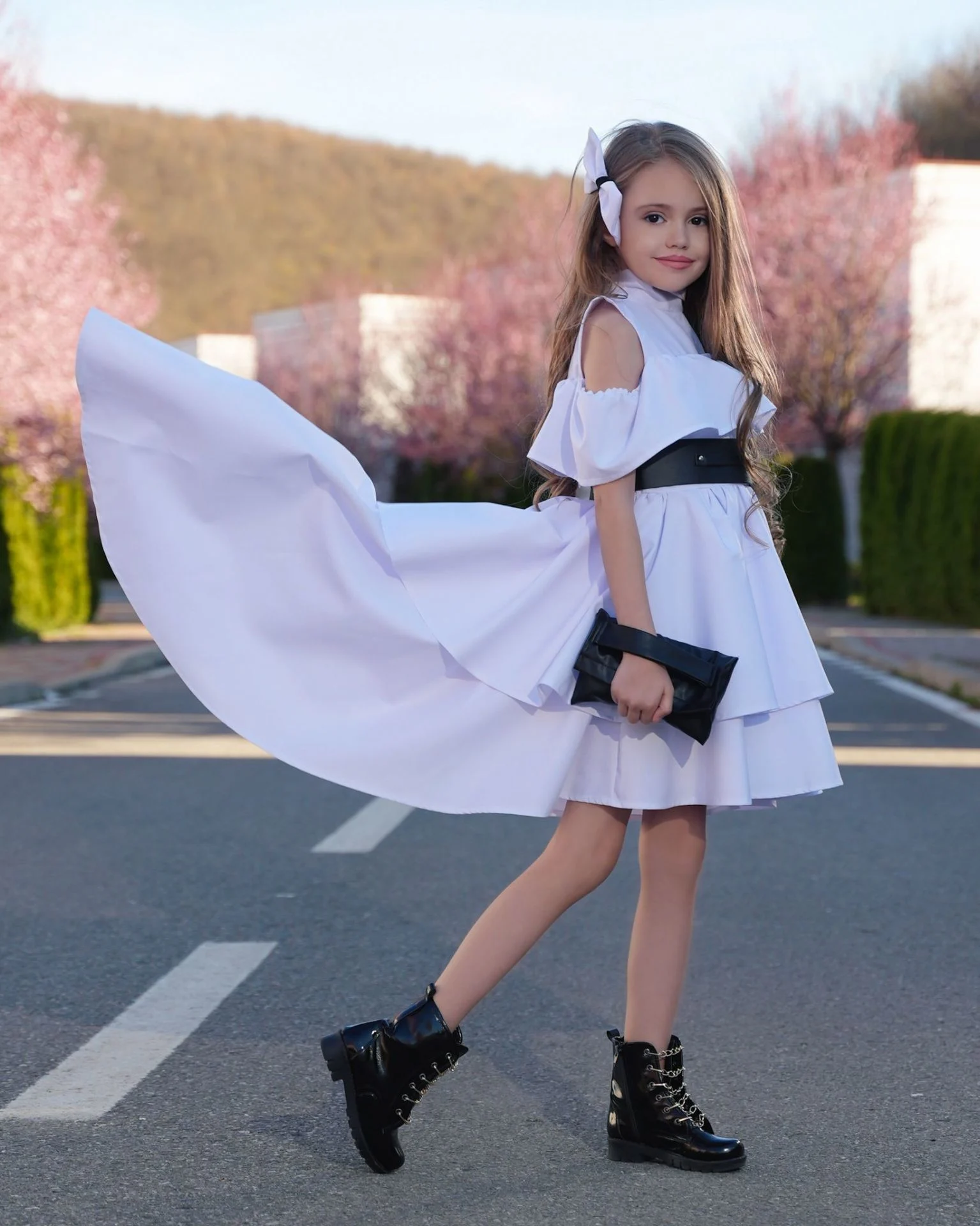 Kız Çocuk Beyaz Elbise Kemerli Çantalı Elbise 4  parça