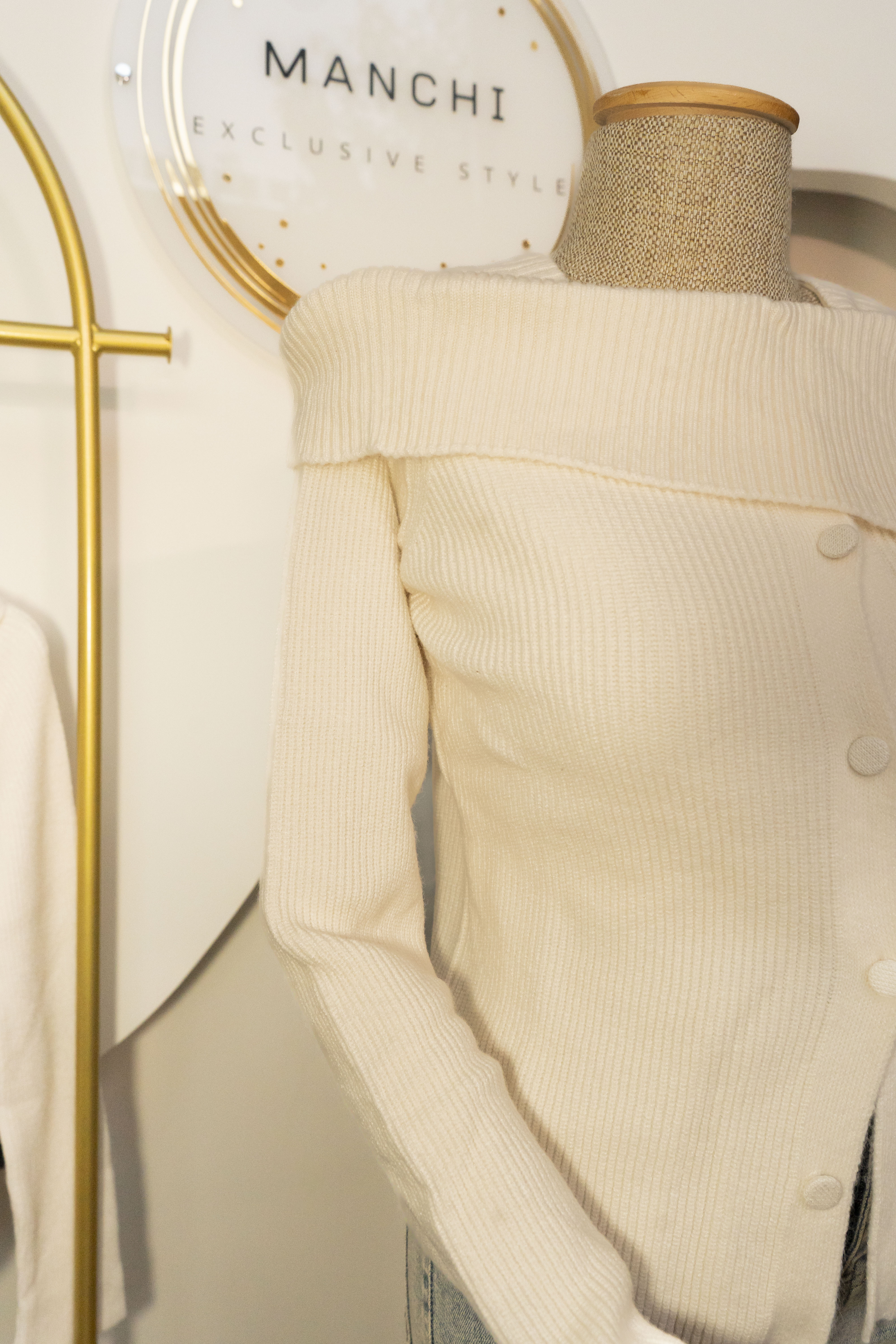 Kayık Yaka Triko - Düğmeli