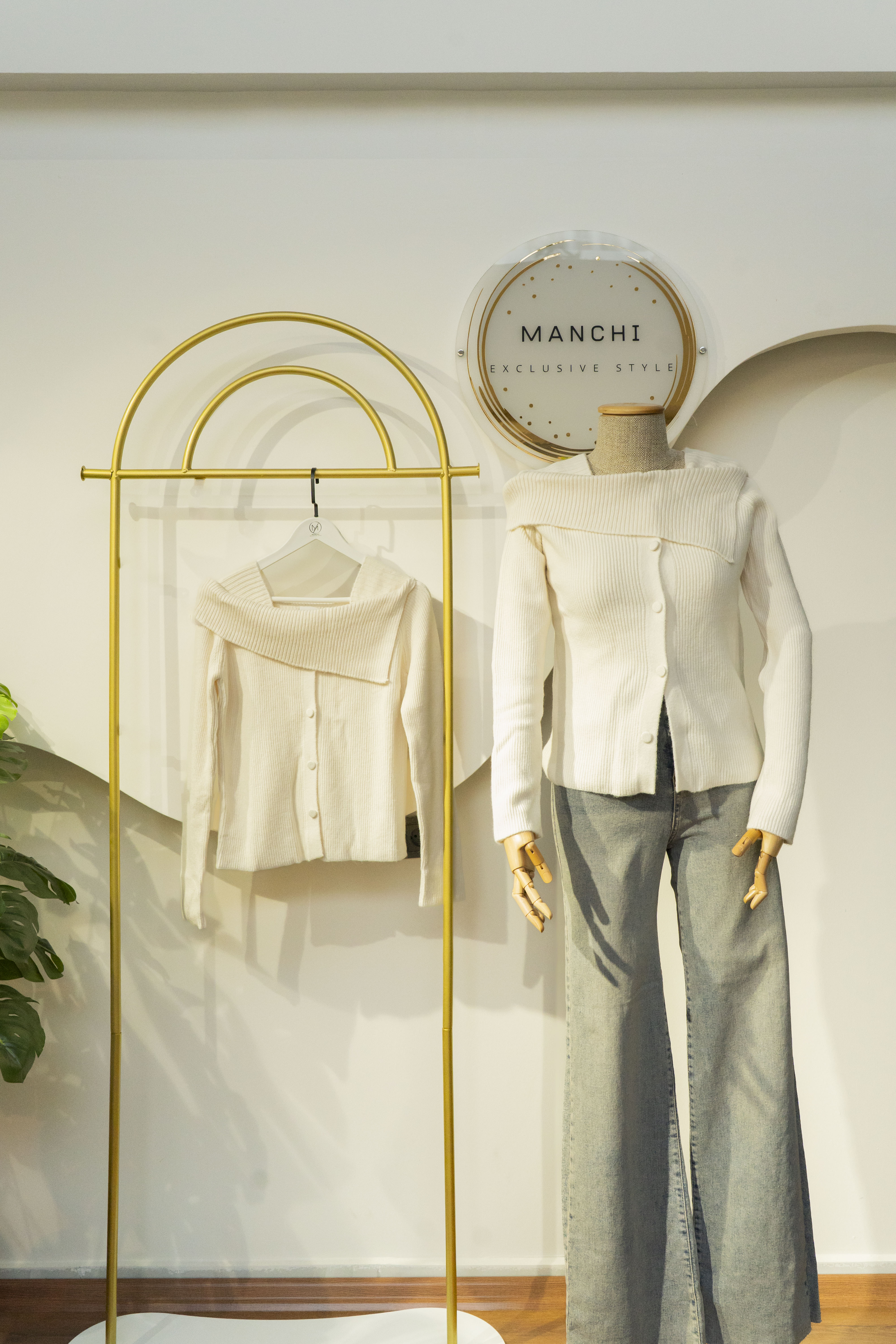 Kayık Yaka Triko - Düğmeli