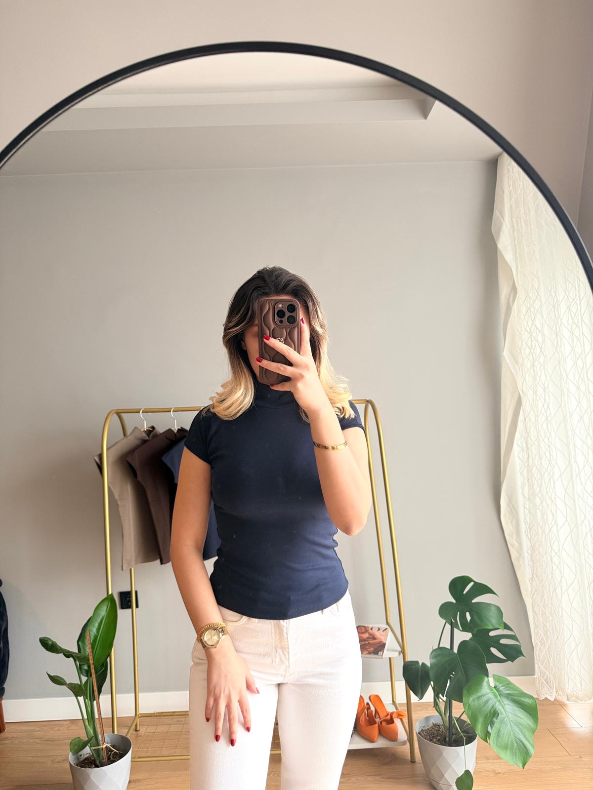 Dik Yaka Lacivert Kolsuz Bluz