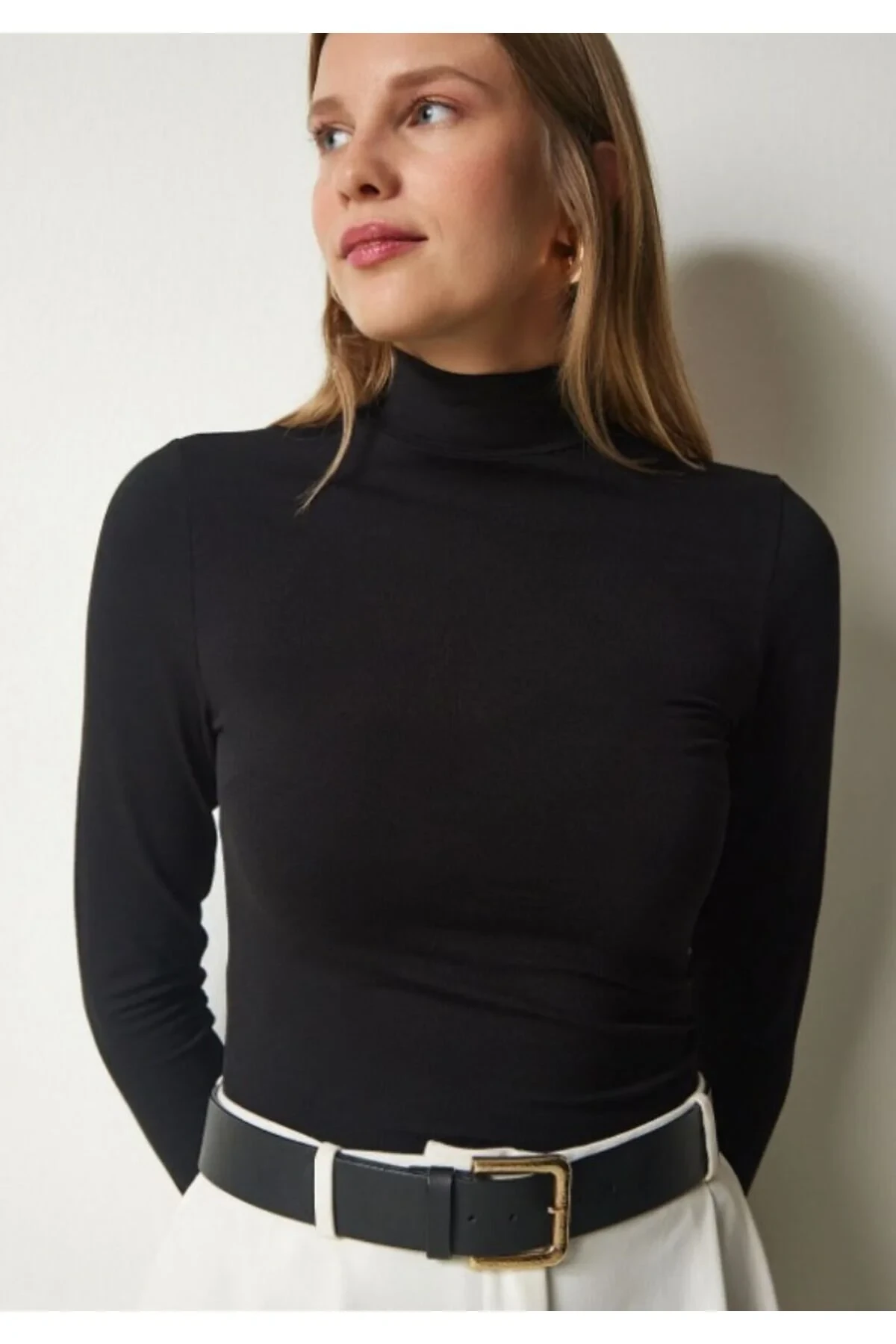Yarım Boğazlı Siyah Bluz