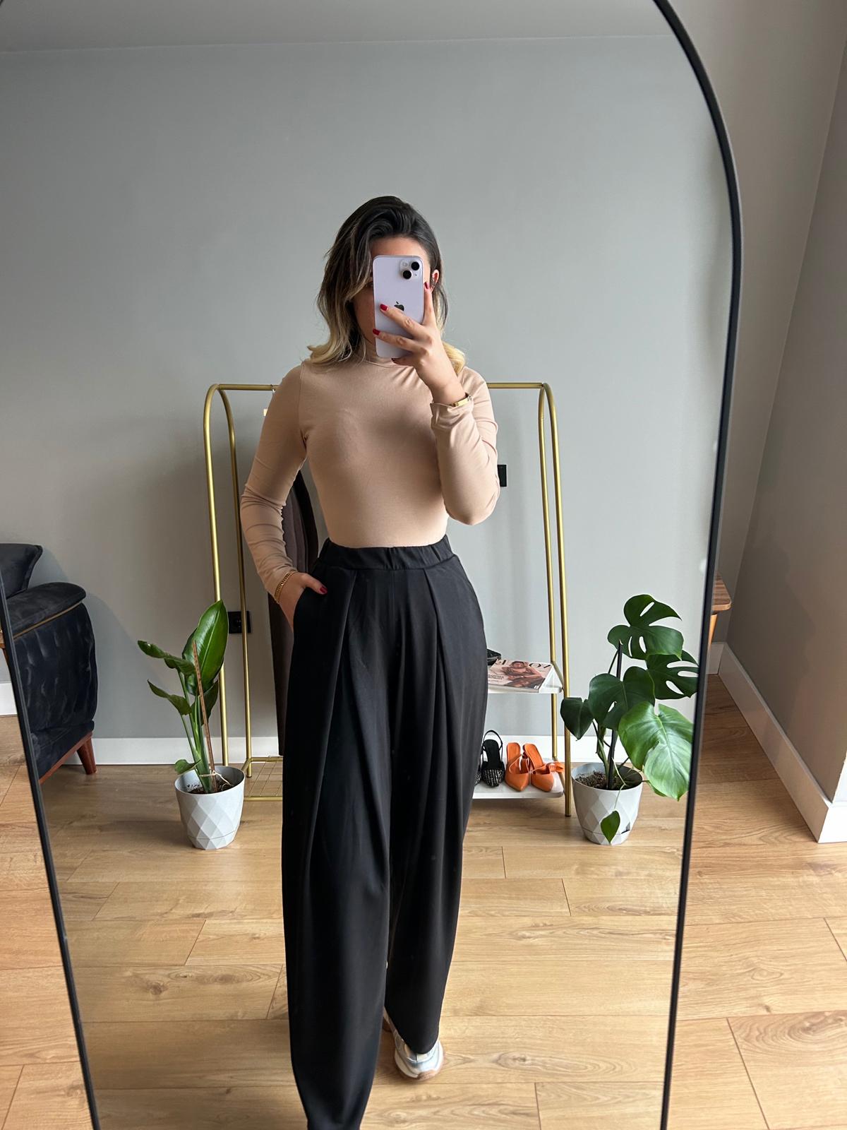 Siyah Önü Pileli ve Yumuşak Dokunuşlu Modal Kumaşlı Geniş Paça Pantolon