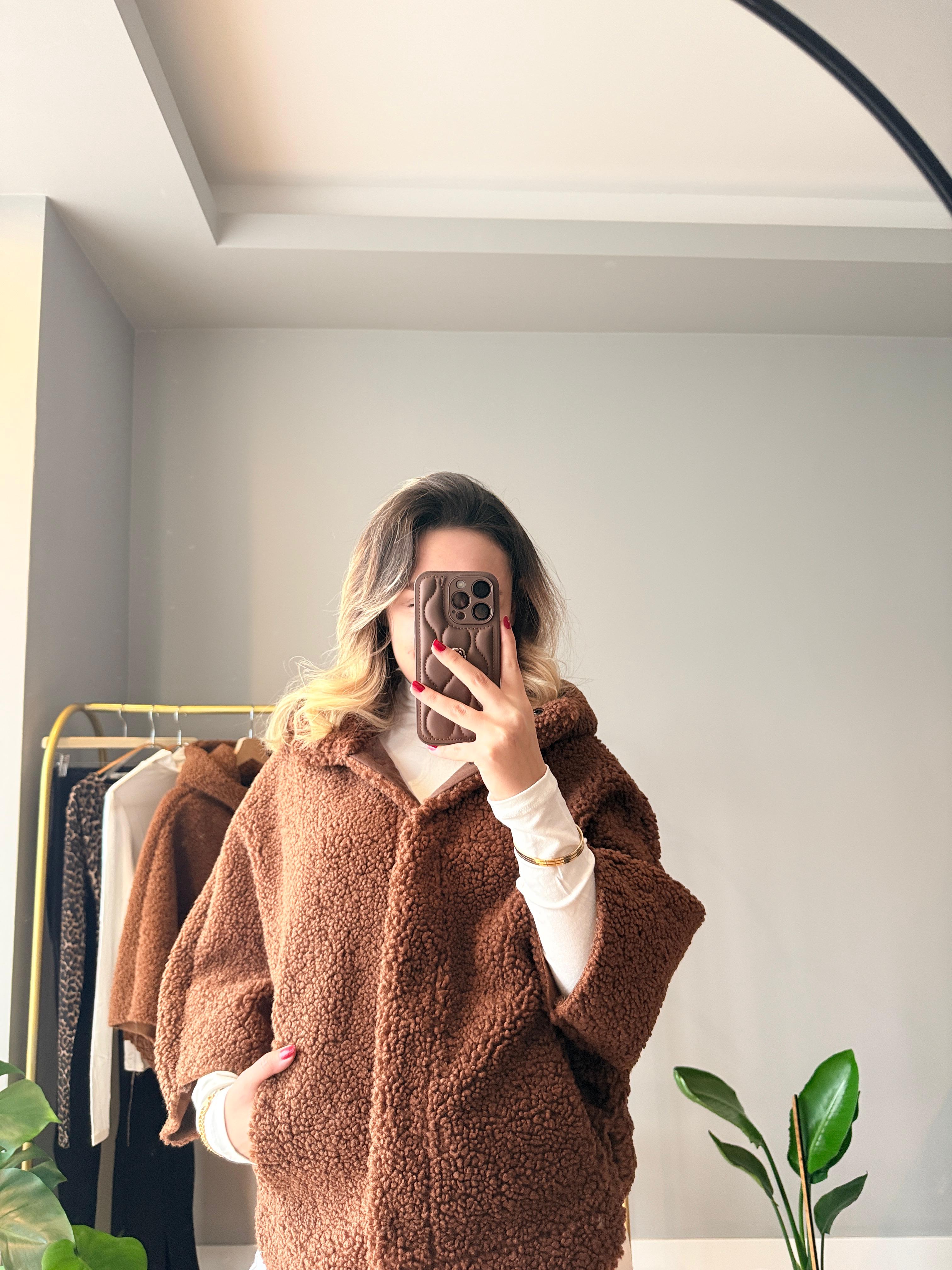 Kahverengi Kadın Kapüşonlu Peluş Mont