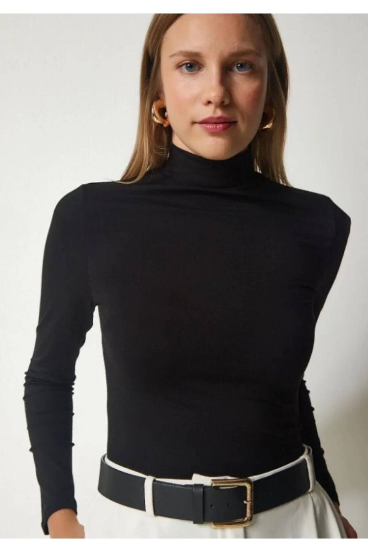 Yarım Boğazlı Siyah Bluz