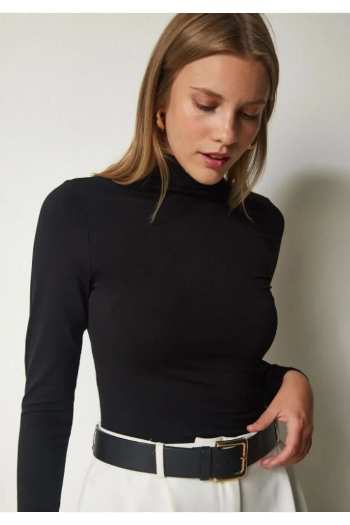 Yarım Boğazlı Siyah Bluz