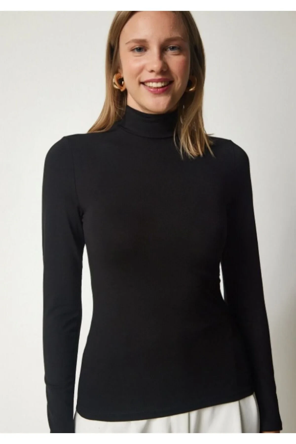 Yarım Boğazlı Siyah Bluz