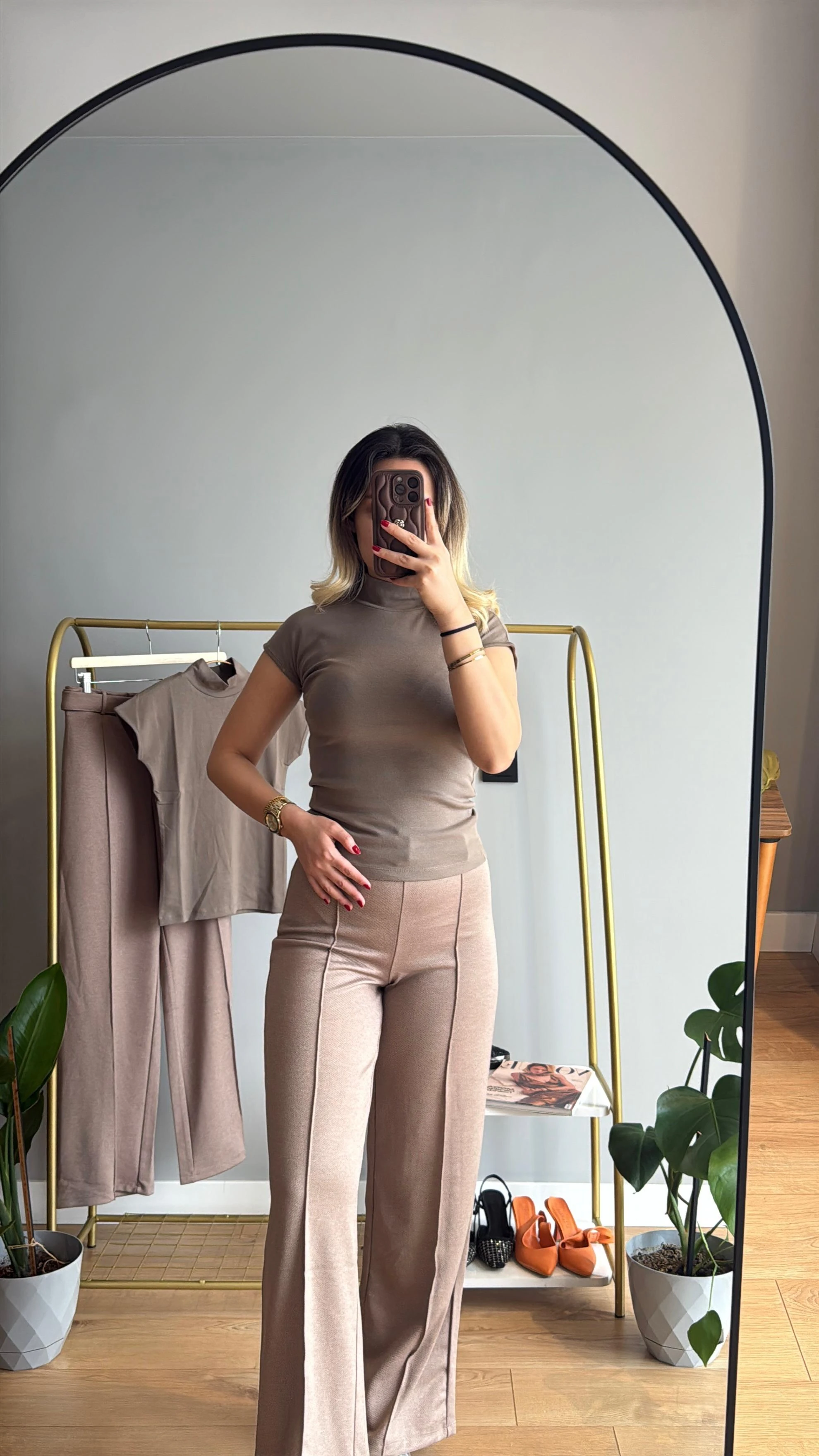 Dik Yaka Bej Kolsuz Bluz