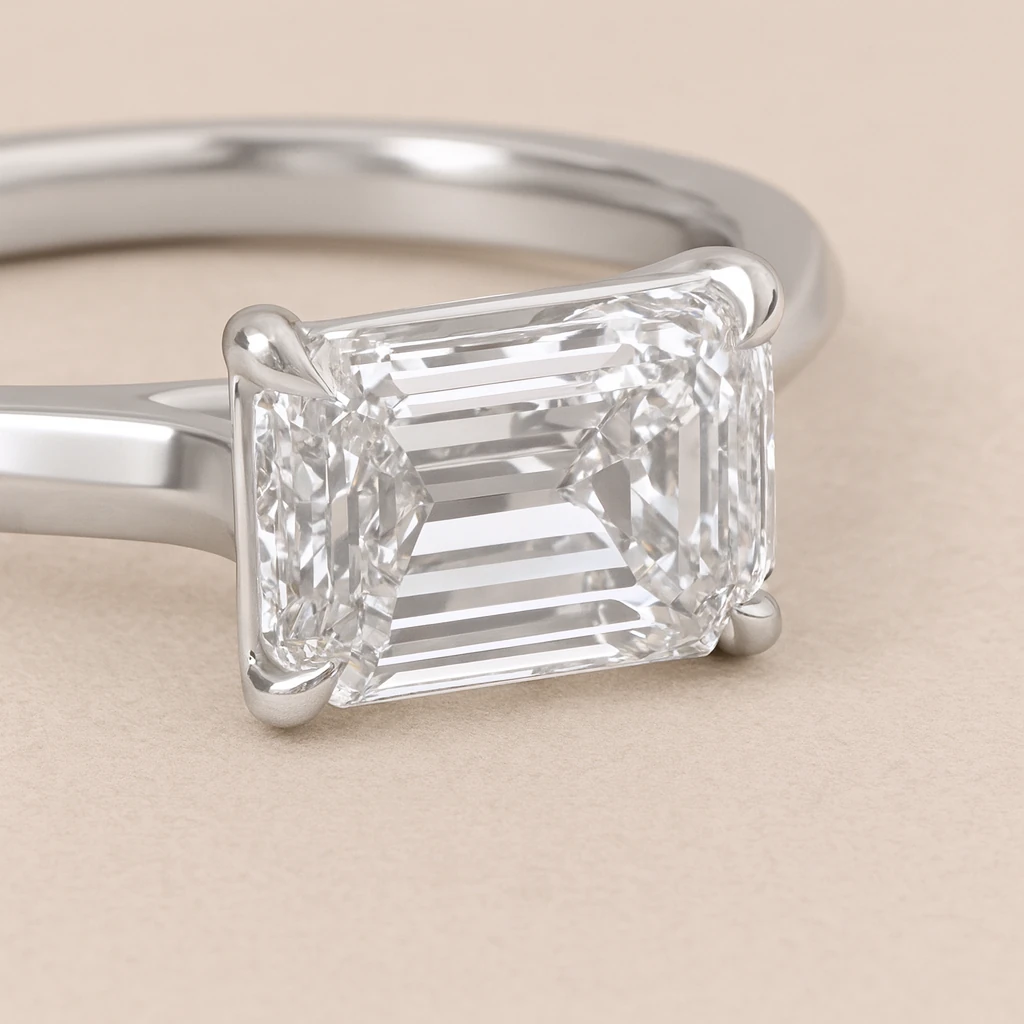 Emerald Grace Solitaire Lab Grown Diamond Yüzük