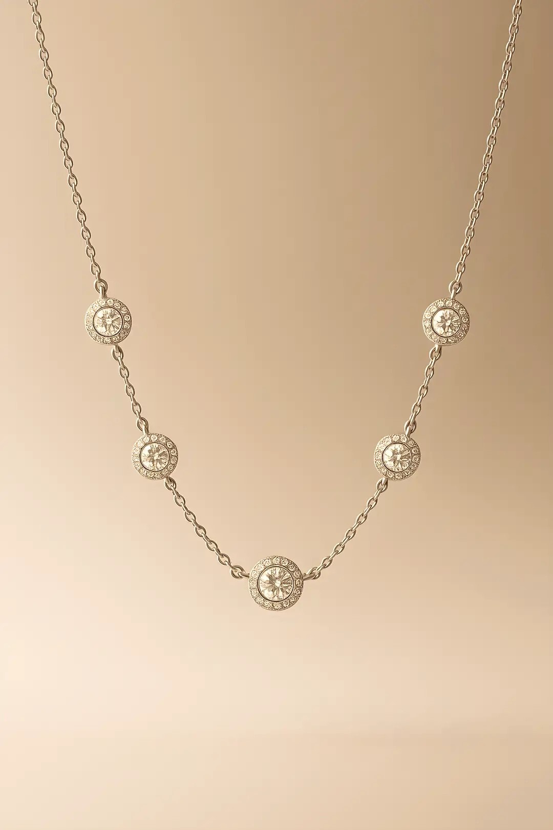 Bezel Halo Istasyon Kolye – 5 Tasli 14K Beyaz Altin