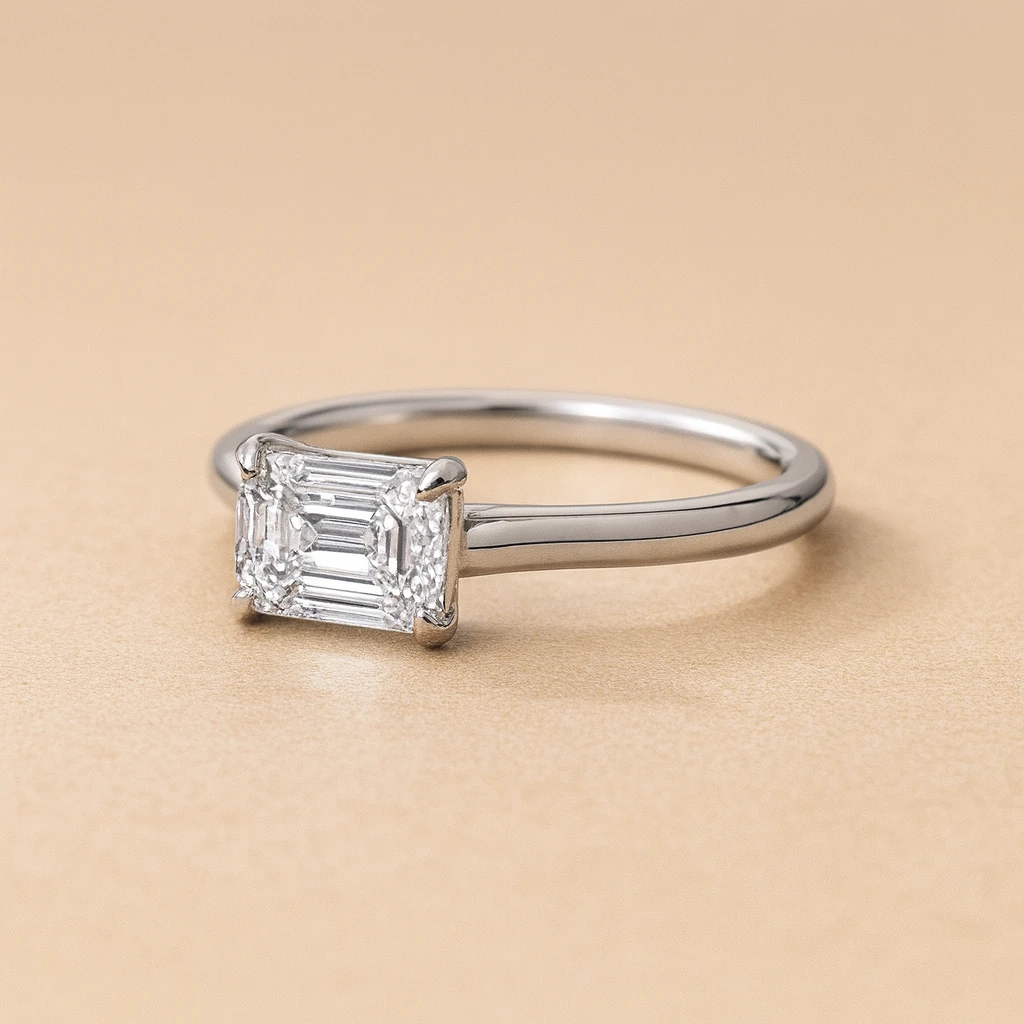 Emerald Grace Solitaire Lab Grown Diamond Yüzük